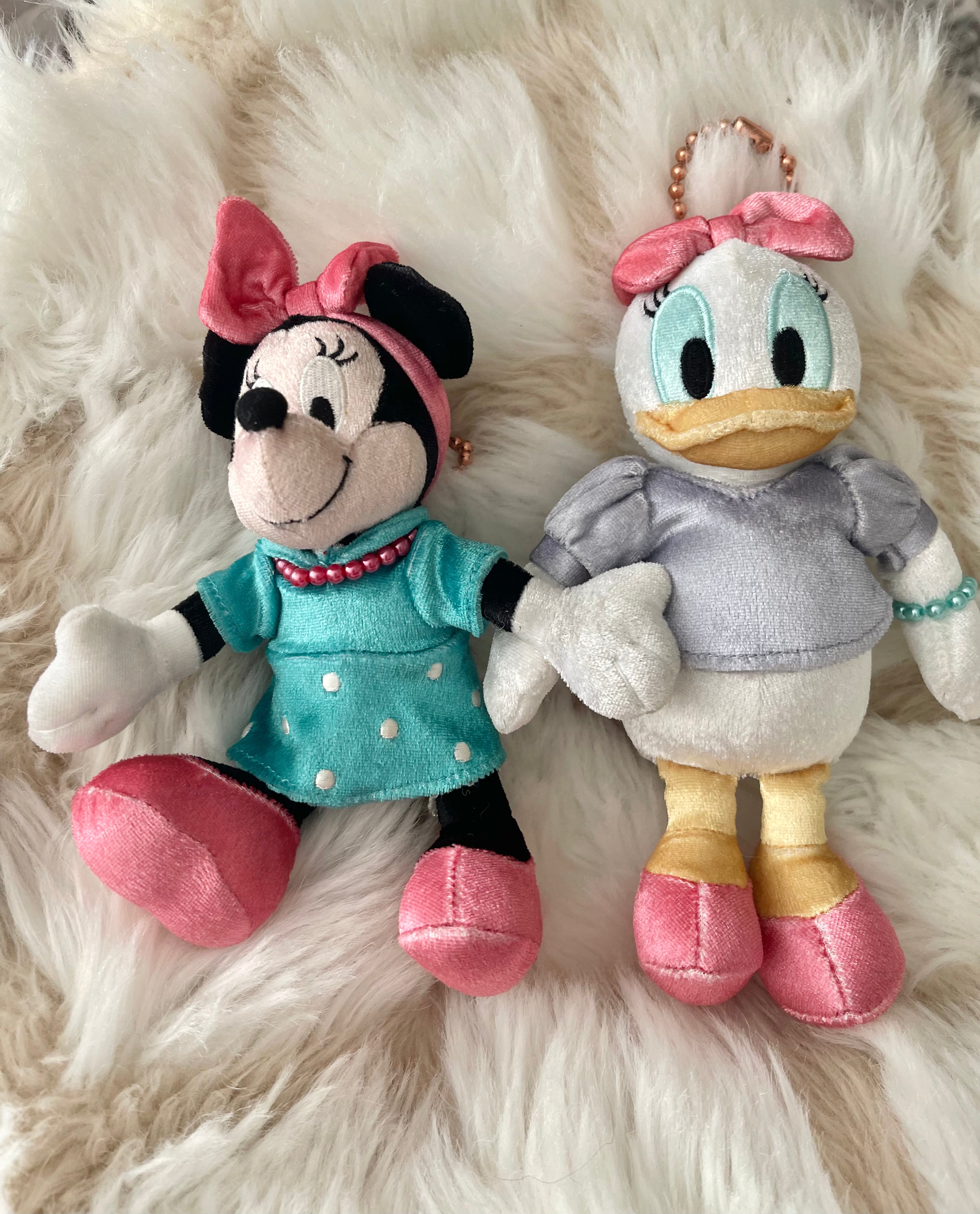 Samantha Thavasa Disney Minnie & Daisy Bag Charm Keychain - Cute Disney Accessories for Handbags, Backpacks & Keys | Perfect Gift for Disney Fans