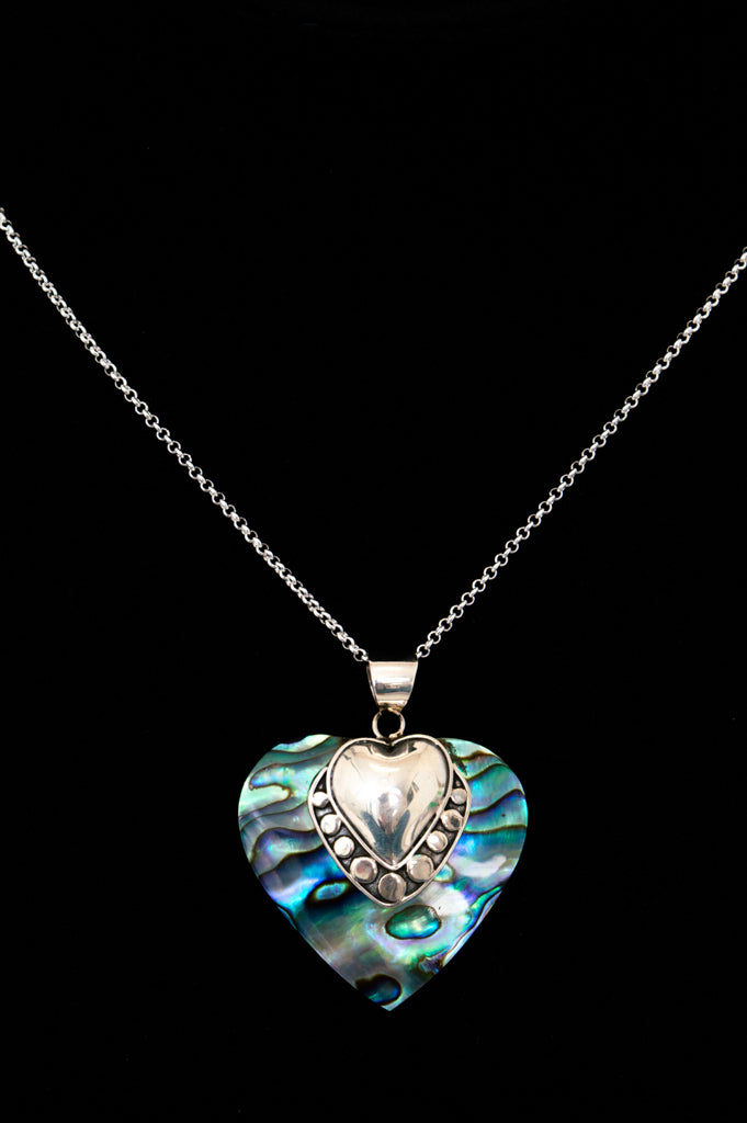 Heart Shell Pendant Necklace - Elegant Beach Jewelry for Women, Perfect for Summer Vacations & Romantic Dates