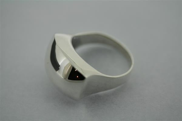 Elegant and Minimalist Clean Regal Ring for Women - Perfect for Weddings, Anniversaries, and Special Occasions