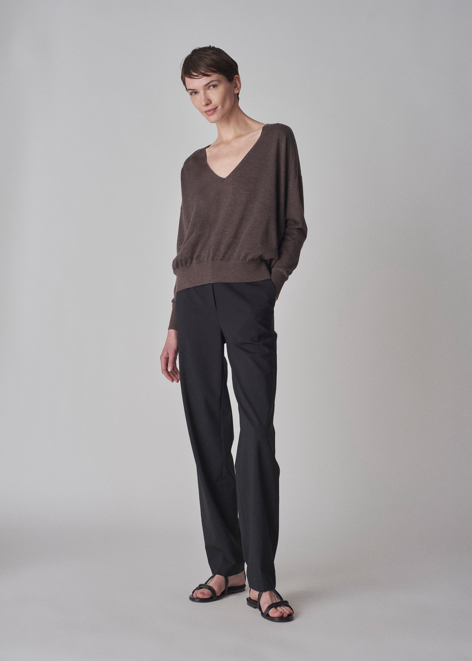 Luxury Brown V-Neck Cashmere Sweater for Women - Soft & Warm Winter Pullover - Perfect for Office, Travel & Casual Outfits