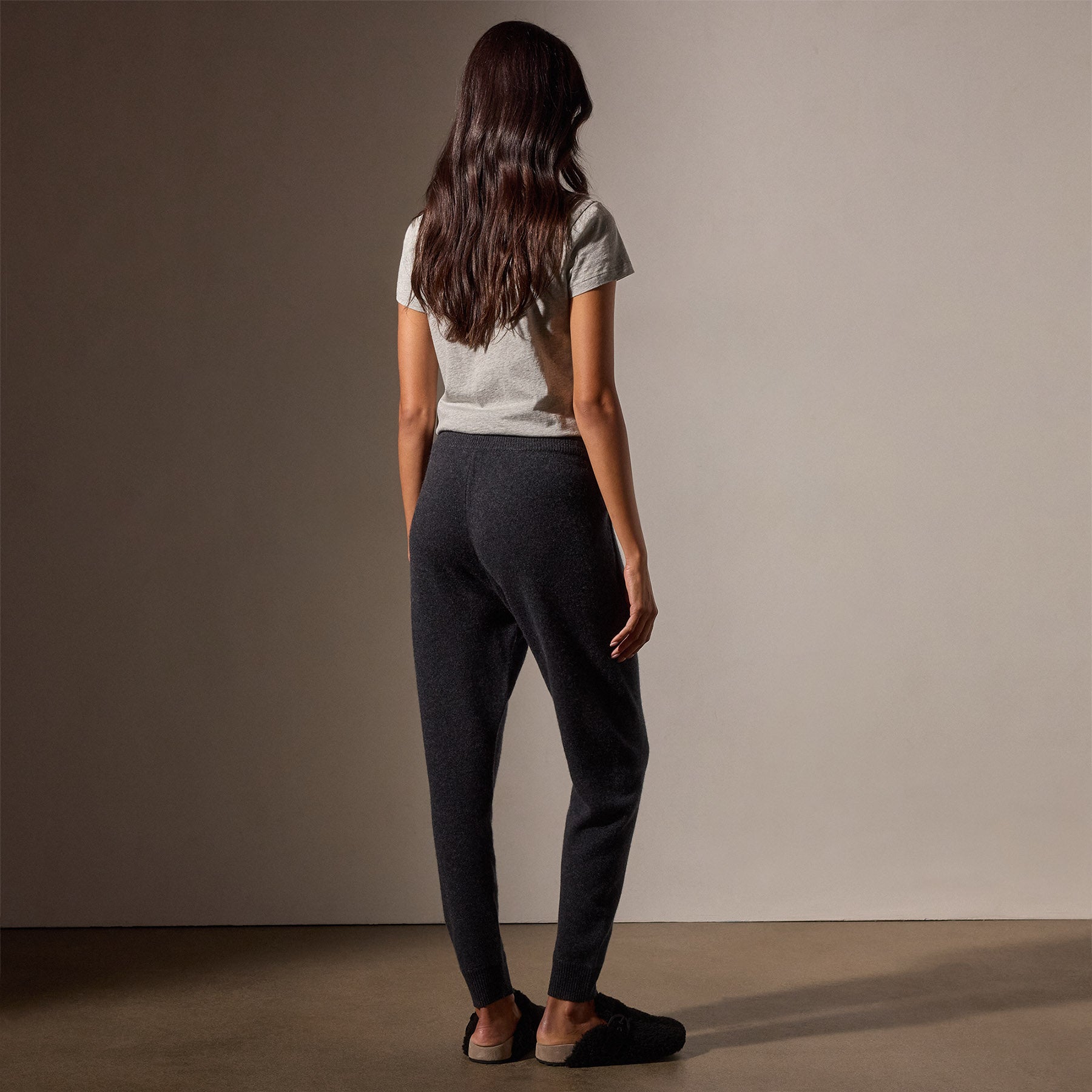 Luxury Cashmere Jogger Pants for Women & Men - Soft & Warm Coal Gray Sweatpants for Lounge, Travel & Yoga