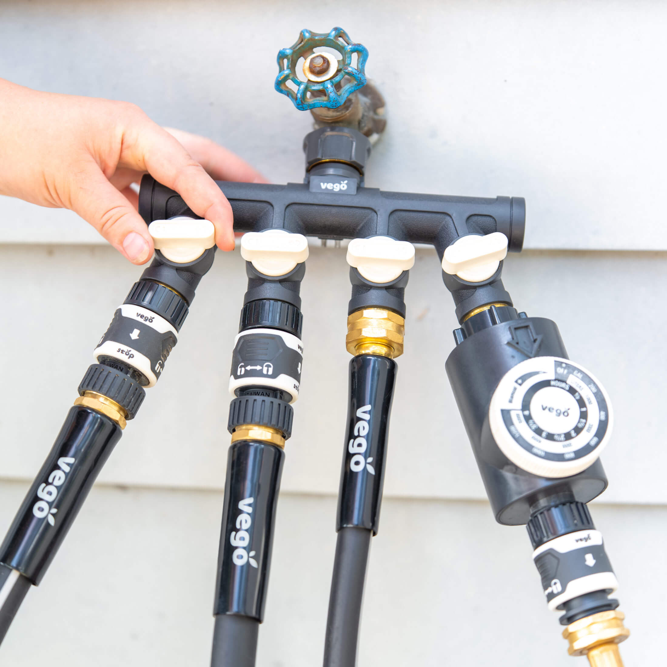 4 Way Garden Hose Splitter - Heavy Duty Brass Water Hose Connector for Outdoor Lawn, Garden, and Car Washing | Perfect for Sprinklers, Faucets & Multiple Watering Tasks