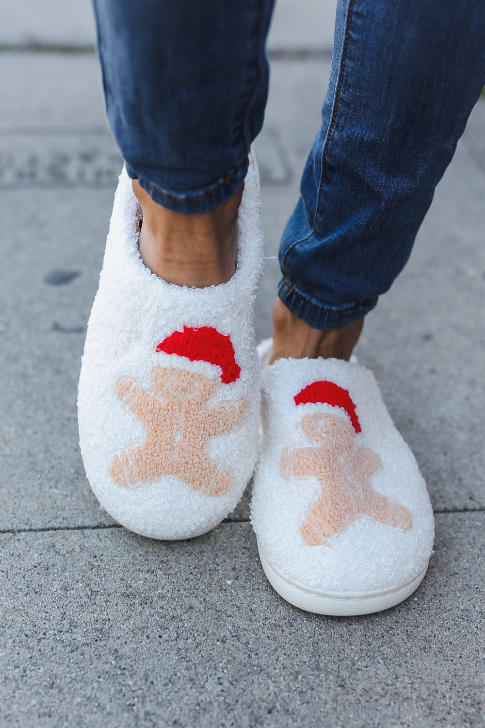 Cozy Holiday Gingerbread Man Print Fleece Slippers - Warm Christmas House Shoes for Women & Men - Perfect for Winter Indoor Comfort & Gift Giving