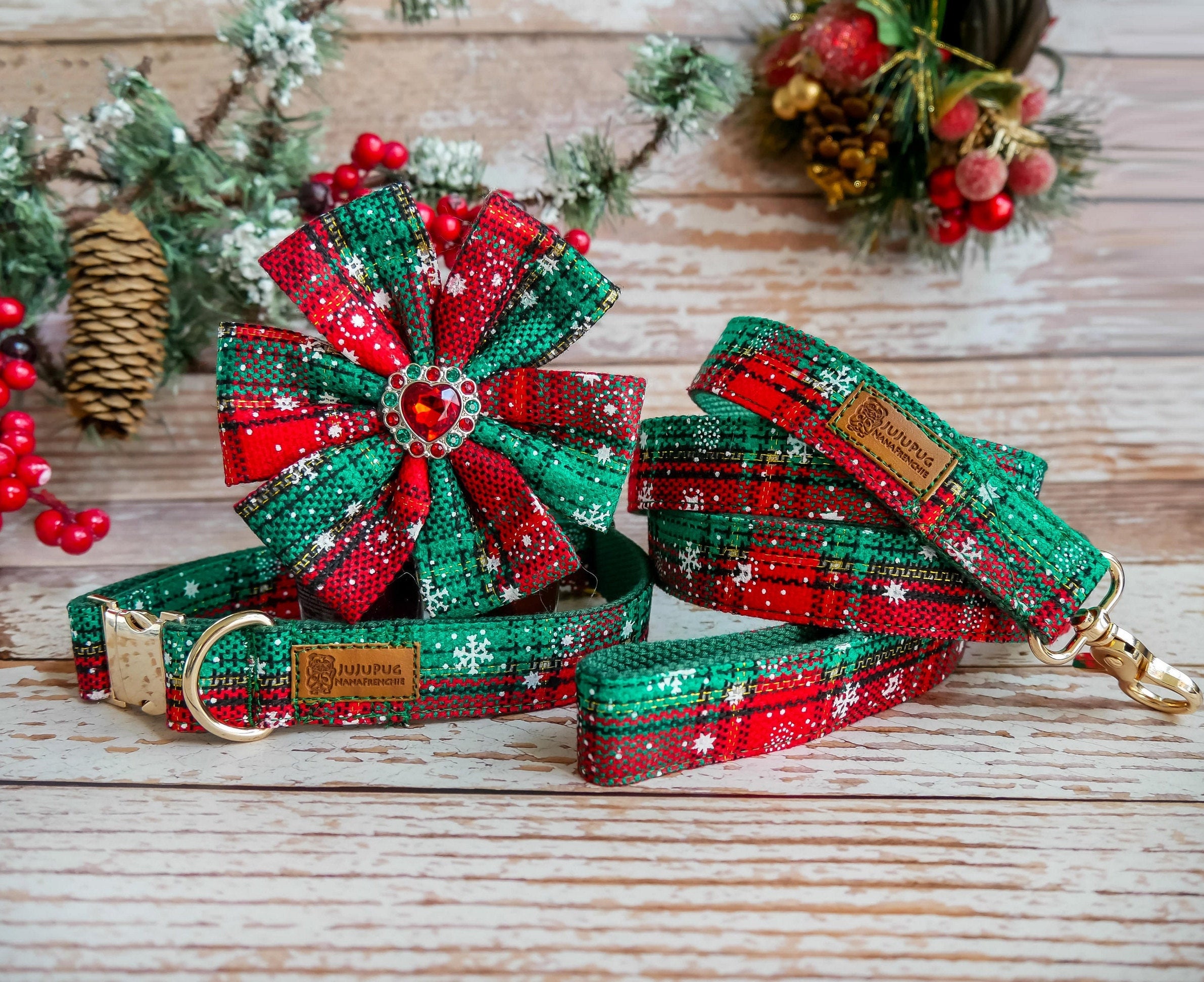 Festive Green Christmas Plaid Dog Collar & Leash Set with Flower Accent - Perfect for Holiday Pet Photos, Walks, and Gifts