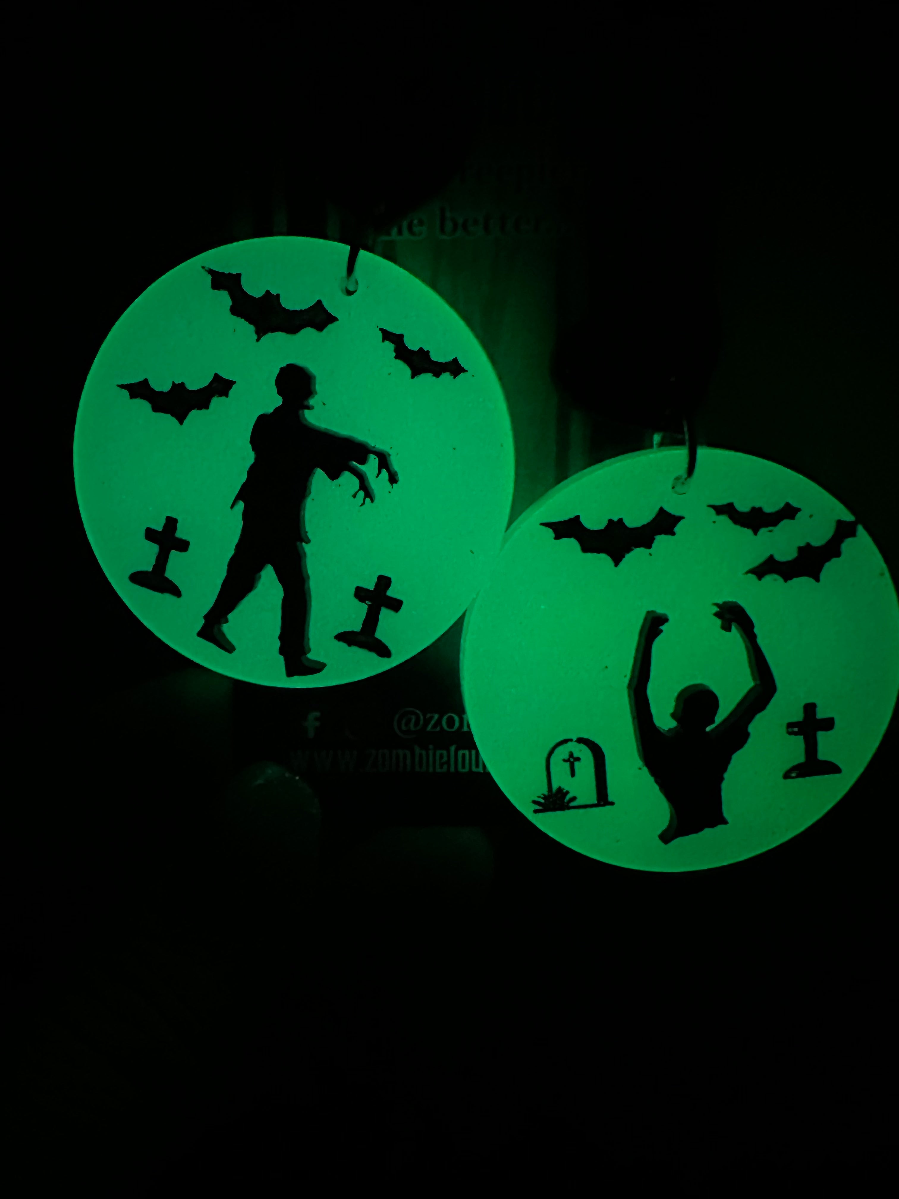 Spooky Zombie Moon Earrings for Women - Halloween Gothic Jewelry - Perfect for Costume Parties & Cosplay