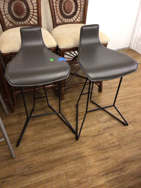 Premium Pair of Cattelan Italia Pepe Low Back Leather Counter Stools - Modern Bar Stools for Kitchen Island, Breakfast Nook & Home Bar Seating
