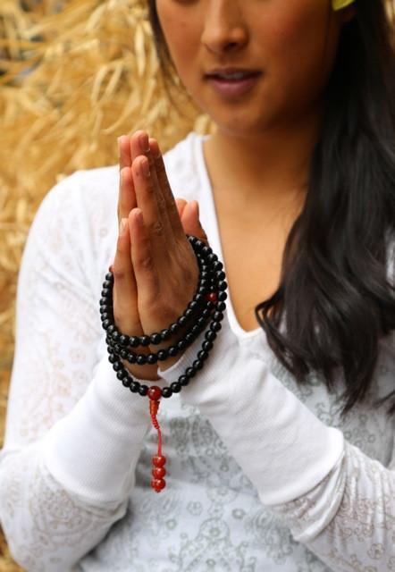Natural Carnelian and Onyx Gemstone Mala Beads - 108 Prayer Beads for Meditation, Yoga & Spiritual Healing | Handmade Buddhist & Hindu Prayer Necklace for Stress Relief & Positive Energy