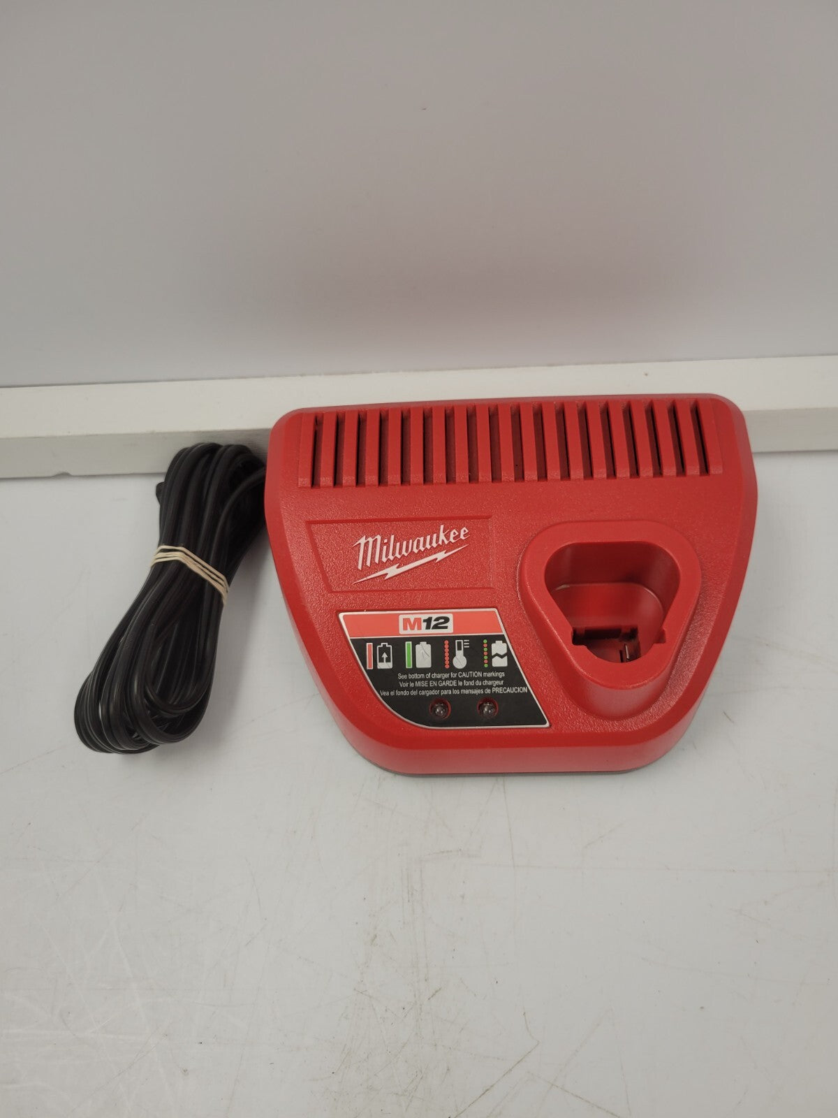 Milwaukee 48-54-2401 Fast Charger for M18 & M12 Batteries - Power Tool Battery Charger for Home & Jobsite Use