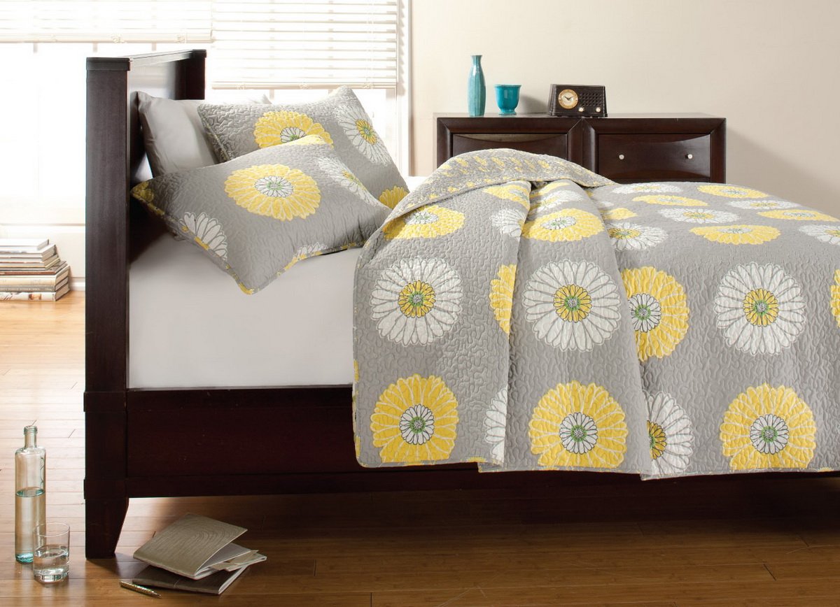 Hypoallergenic Polyester Microfiber 3-Piece Quilt Set - Full/Queen Size Gray with White & Yellow Sunflower Design | Soft Bedroom Bedding for Cozy Sleep & Home Decor