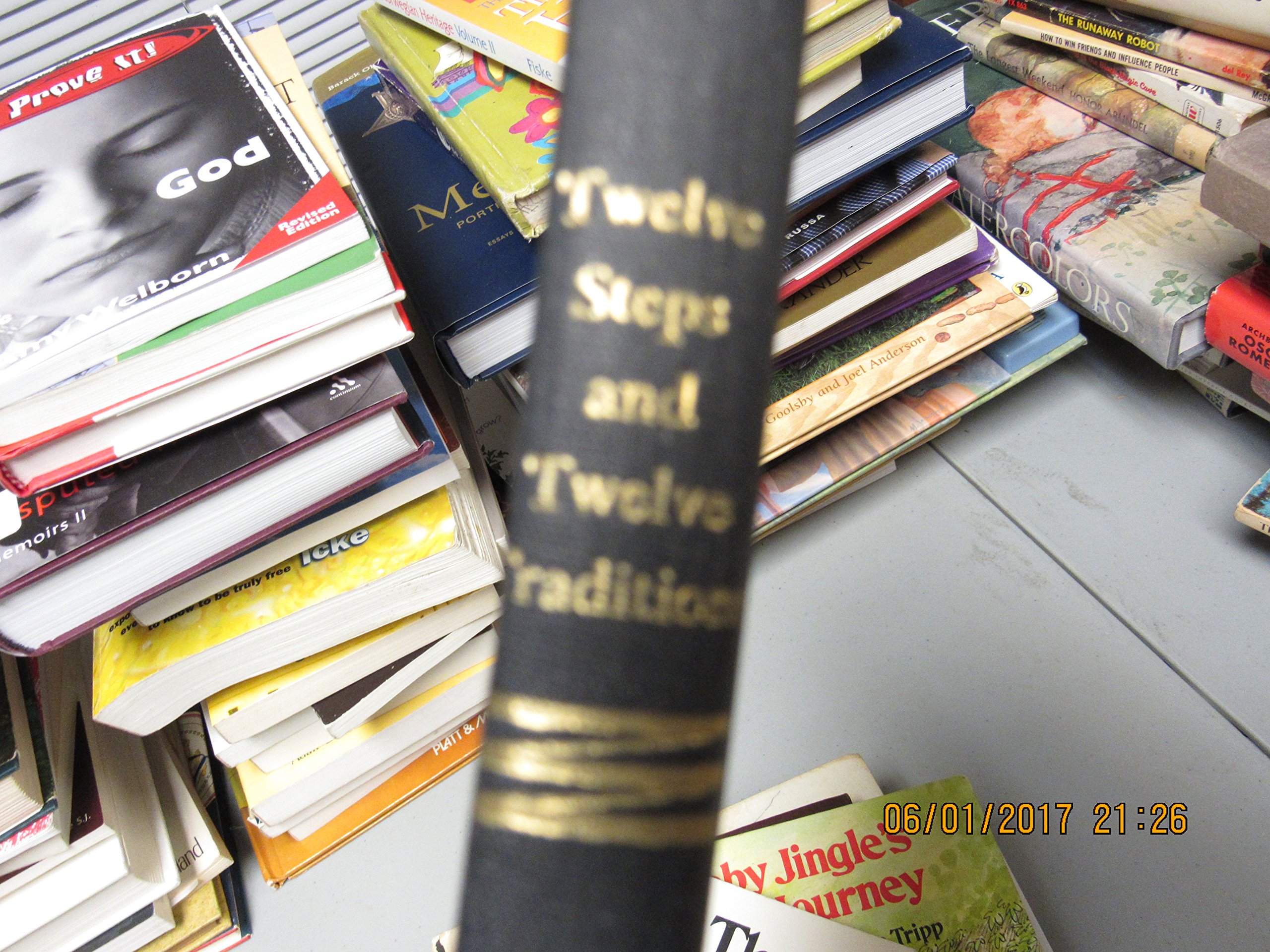 Twelve Steps and Twelve Traditions Book - AA Recovery Guide for Alcoholics Anonymous - Perfect for Addiction Support & Sobriety Meetings