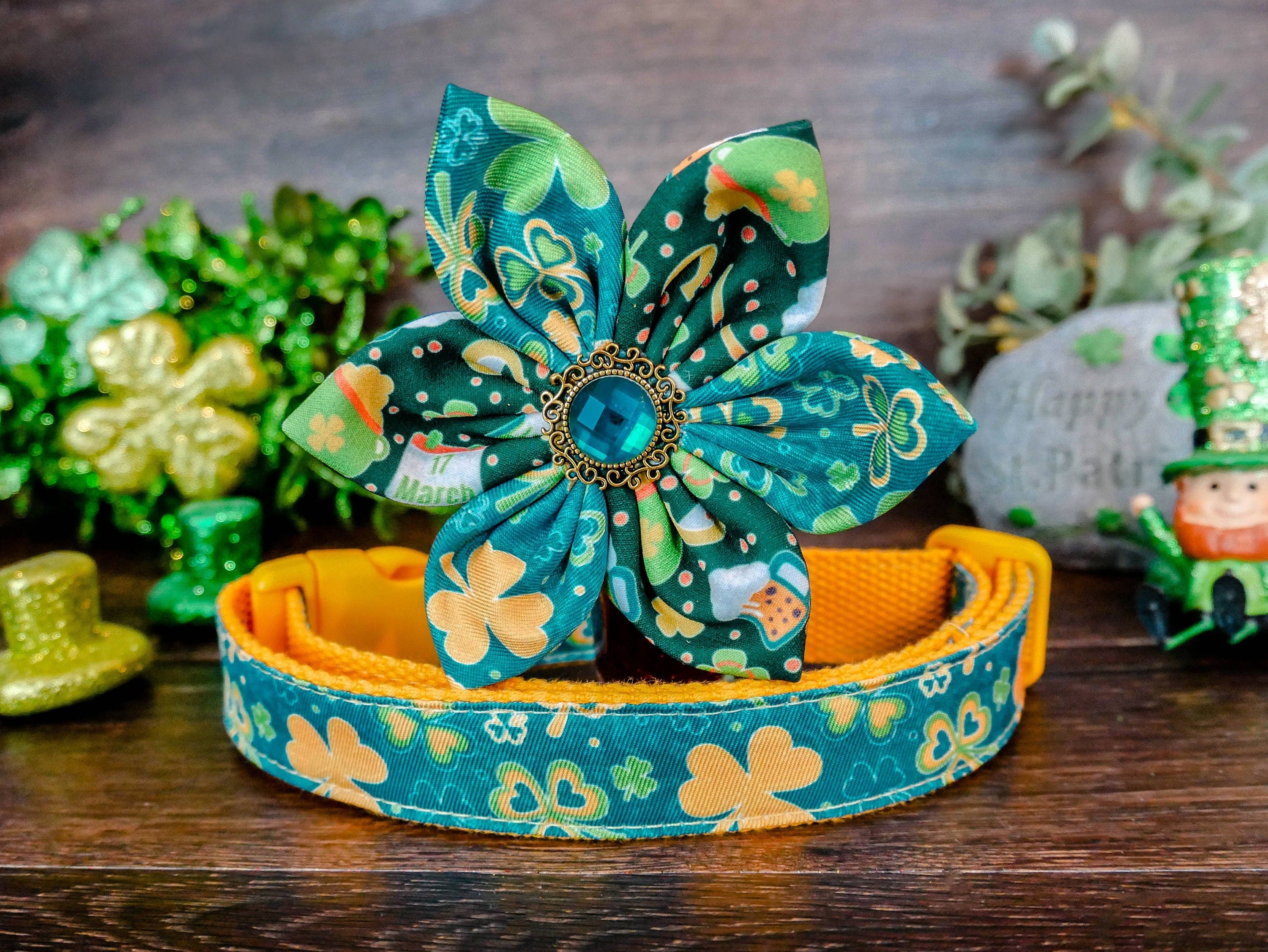 St. Patrick's Day Dog Collar with Yellow Shamrock Flower - Festive Pet Accessory for Irish Themed Parties & Parades