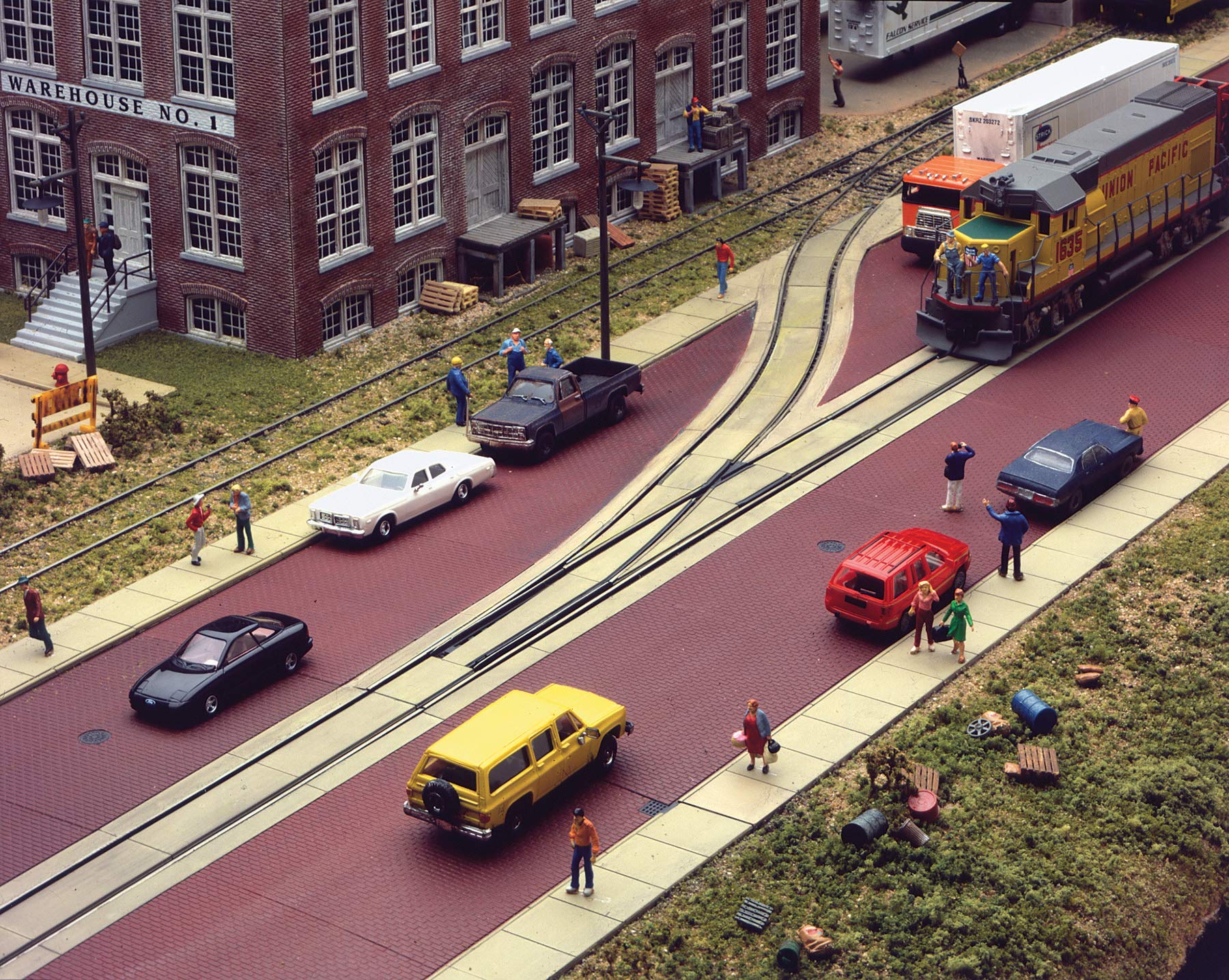 Walthers Cornerstone Series HO Scale Model Brick Street System Straight Sections - Perfect for Model Train Layouts, Dioramas, and Architectural Scenes