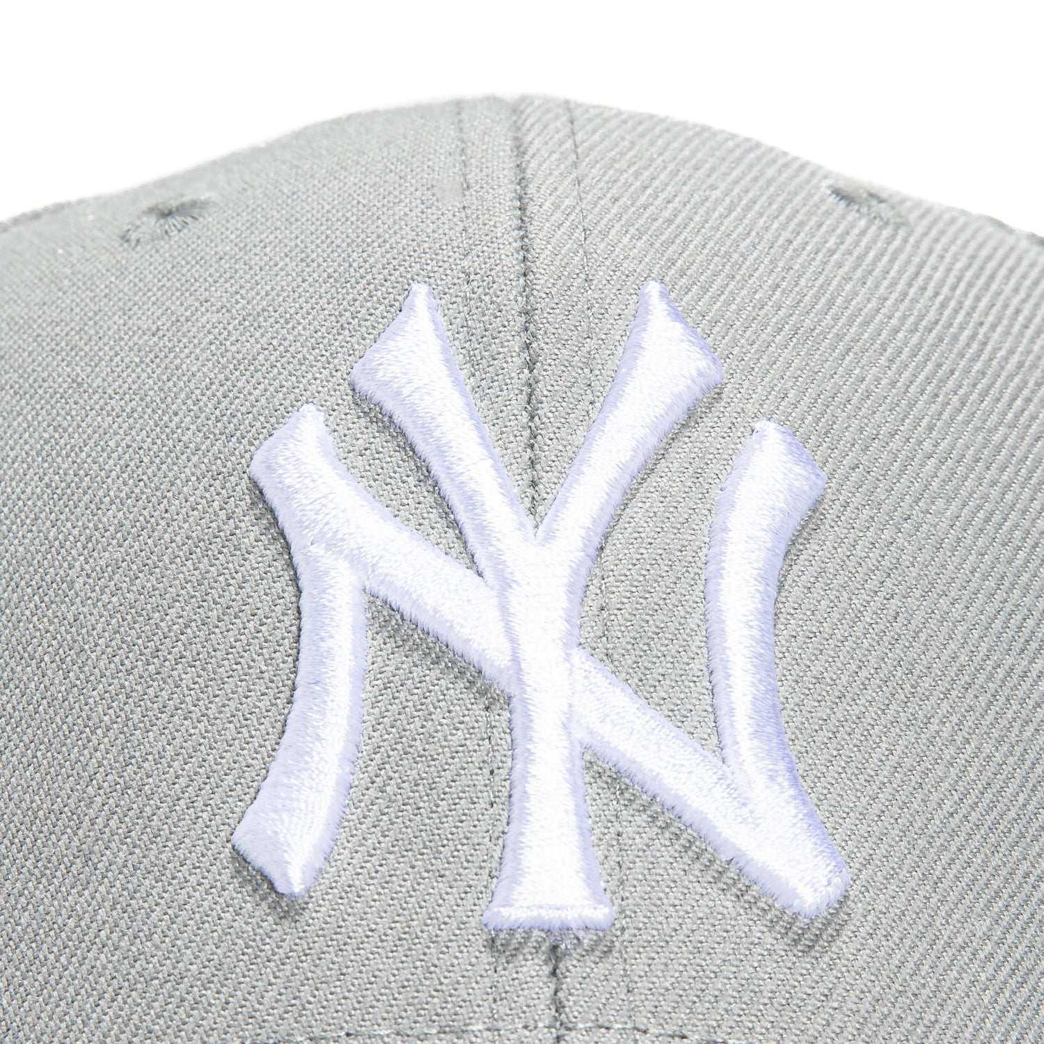 New York Yankees MVP Adjustable Baseball Cap - Grey & White Snapback Hat for Men & Women - Perfect for Games, Fan Gear & Streetwear Fashion