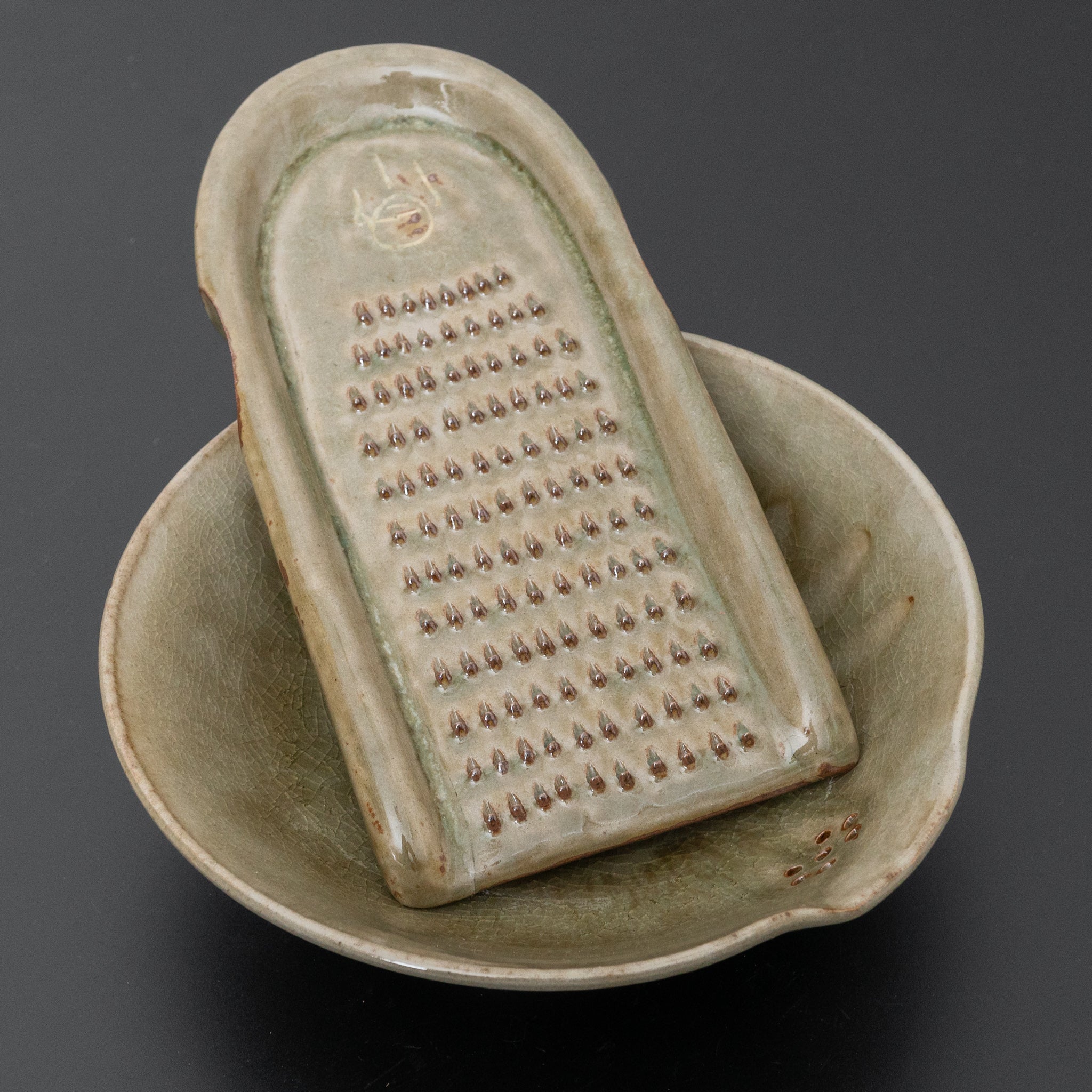 Premium Hitohira Echizen Yaki Japanese Daikon Radish Grater with Ceramic Saucer - Perfect for Sushi, Salad & Asian Cuisine Preparation