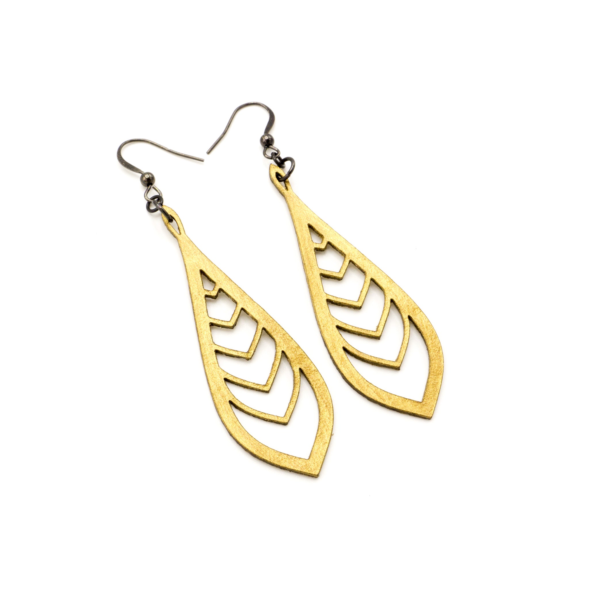 Saturā Leather Earrings 03 - Handmade Gold Hoop Earrings for Women | Boho Chic Jewelry for Everyday Wear & Special Occasions