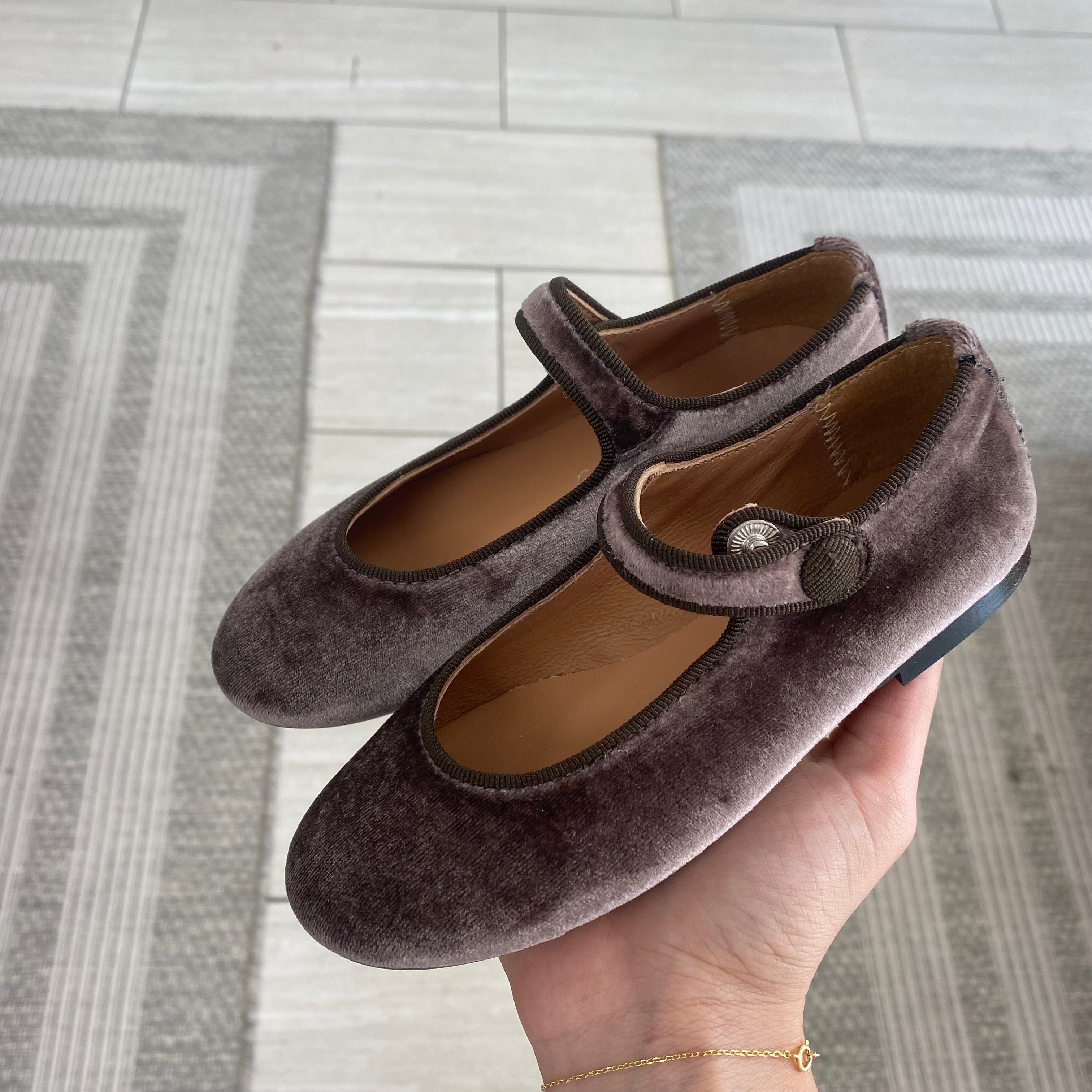 Velvet Mary Jane Shoes for Women - Comfortable & Stylish Flats - Perfect for Work, Casual Outfits & Special Occasions