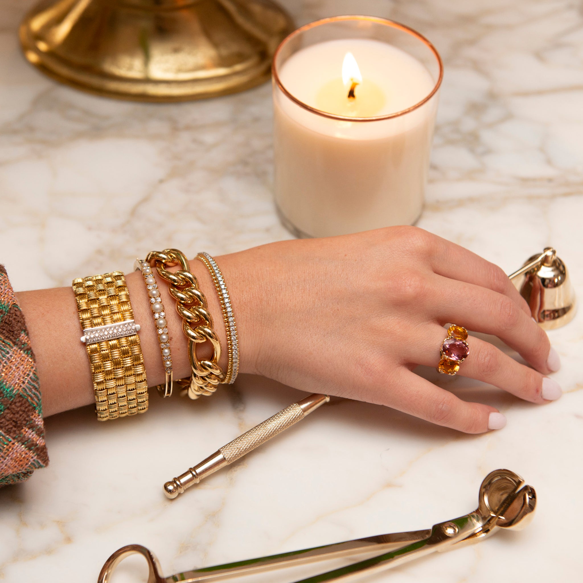 18K Yellow Gold Italian Curb Link Bracelet for Women - Elegant Solid Gold Chain Bracelet Jewelry Gift for Her - Perfect for Parties, Weddings & Special Occasions