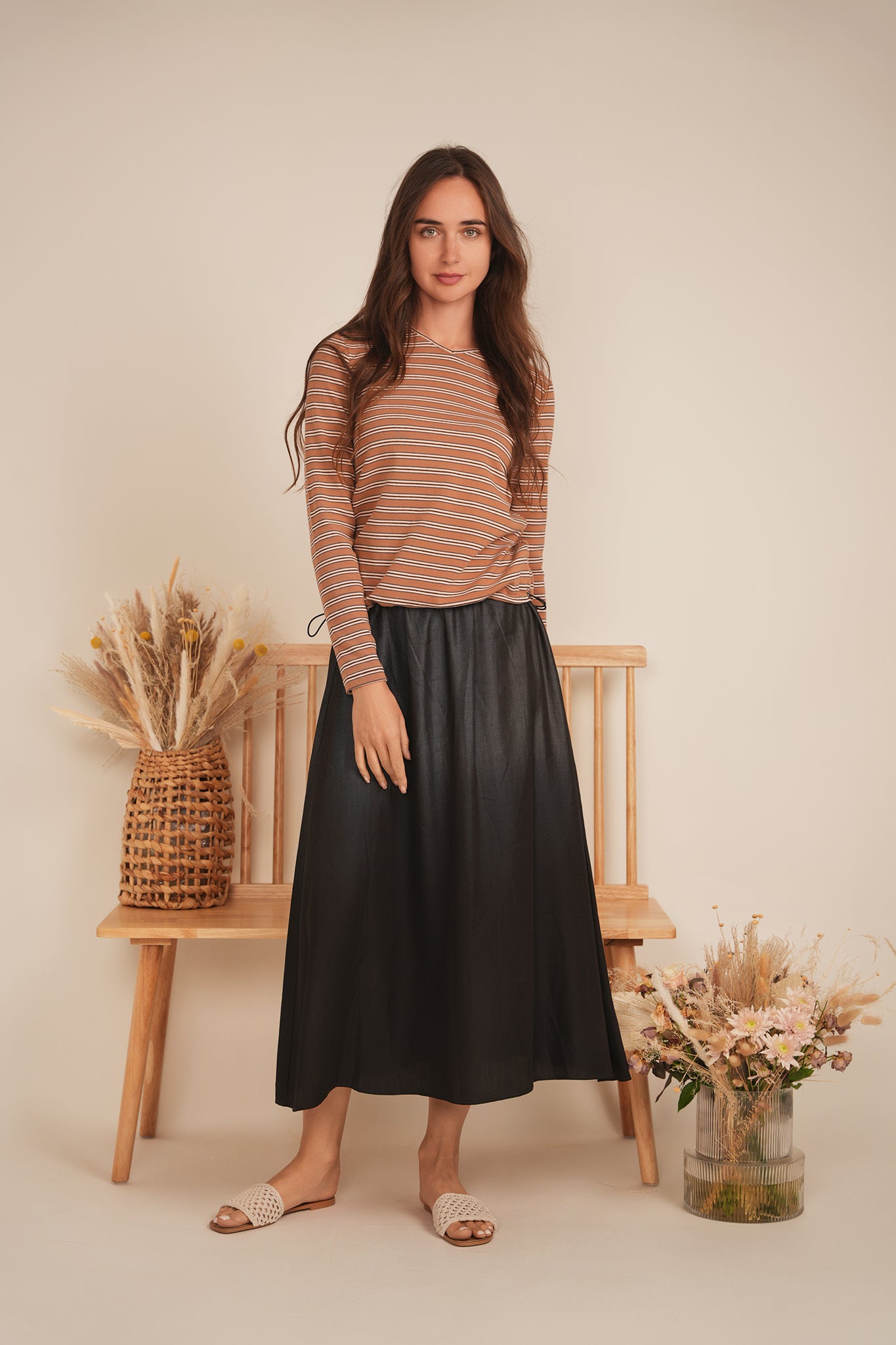 Ribbed Striped V-Neck T-Shirt with Bungee Rope - Stylish Casual Top for Women, Perfect for Everyday Wear, Outings, and Layering