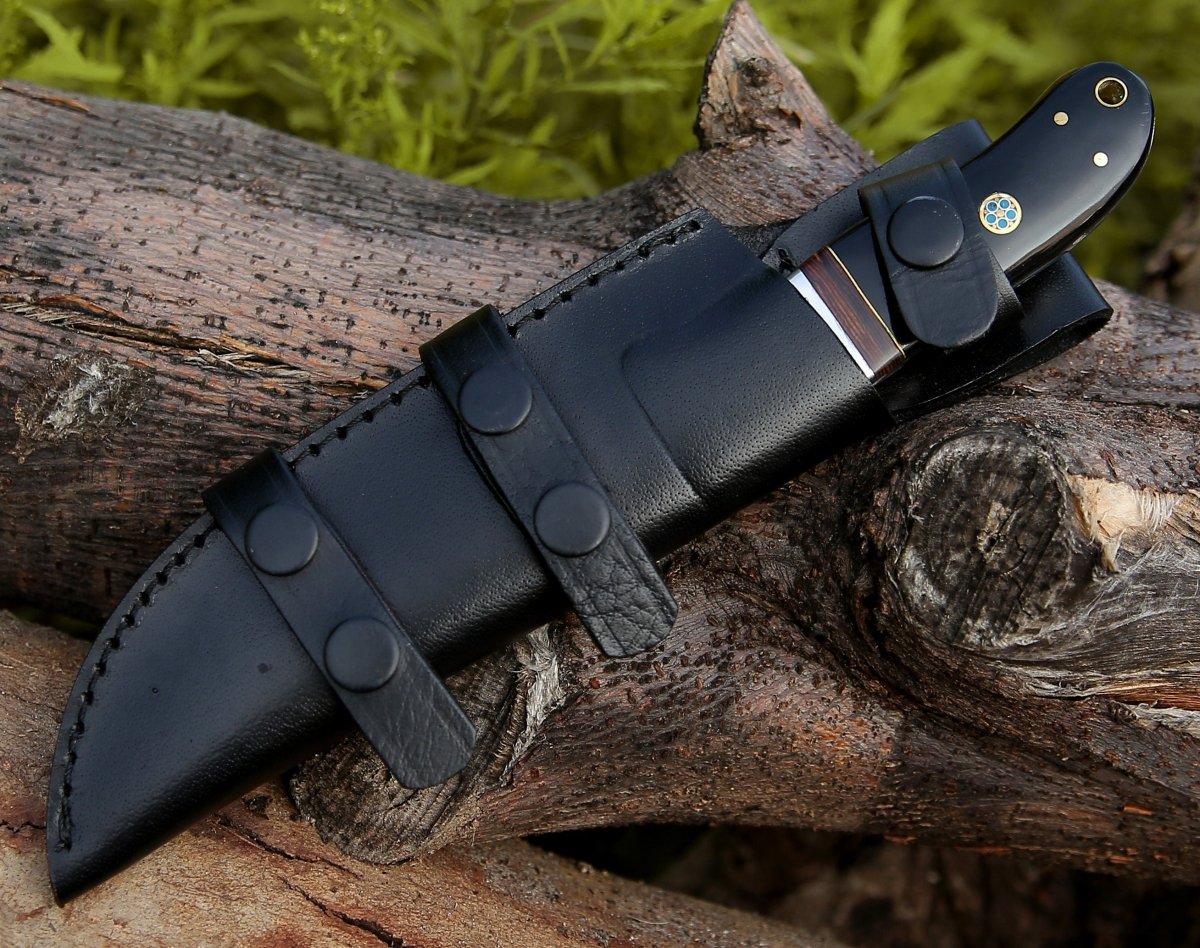Premium Damascus Steel Hunting Knife with Horn & Rosewood Handle - Durable Outdoor Survival Tool for Camping, Hunting & Bushcraft