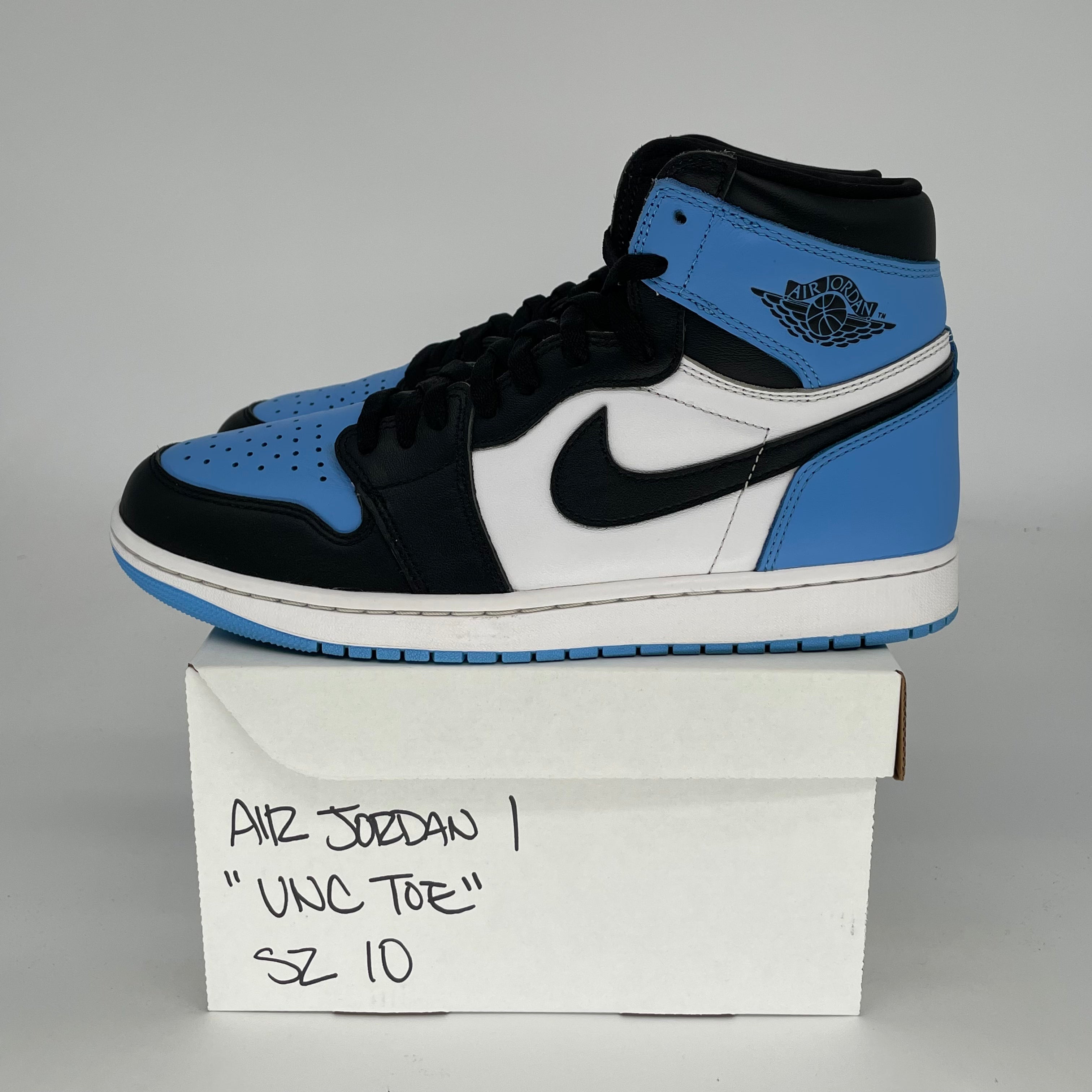 AIR JORDAN 1 UNC TOE Sneakers - Men's Size 10/Women's 11.5 (DZ5485-400) - Classic Blue & White Basketball Shoes for Casual Wear & Street Style