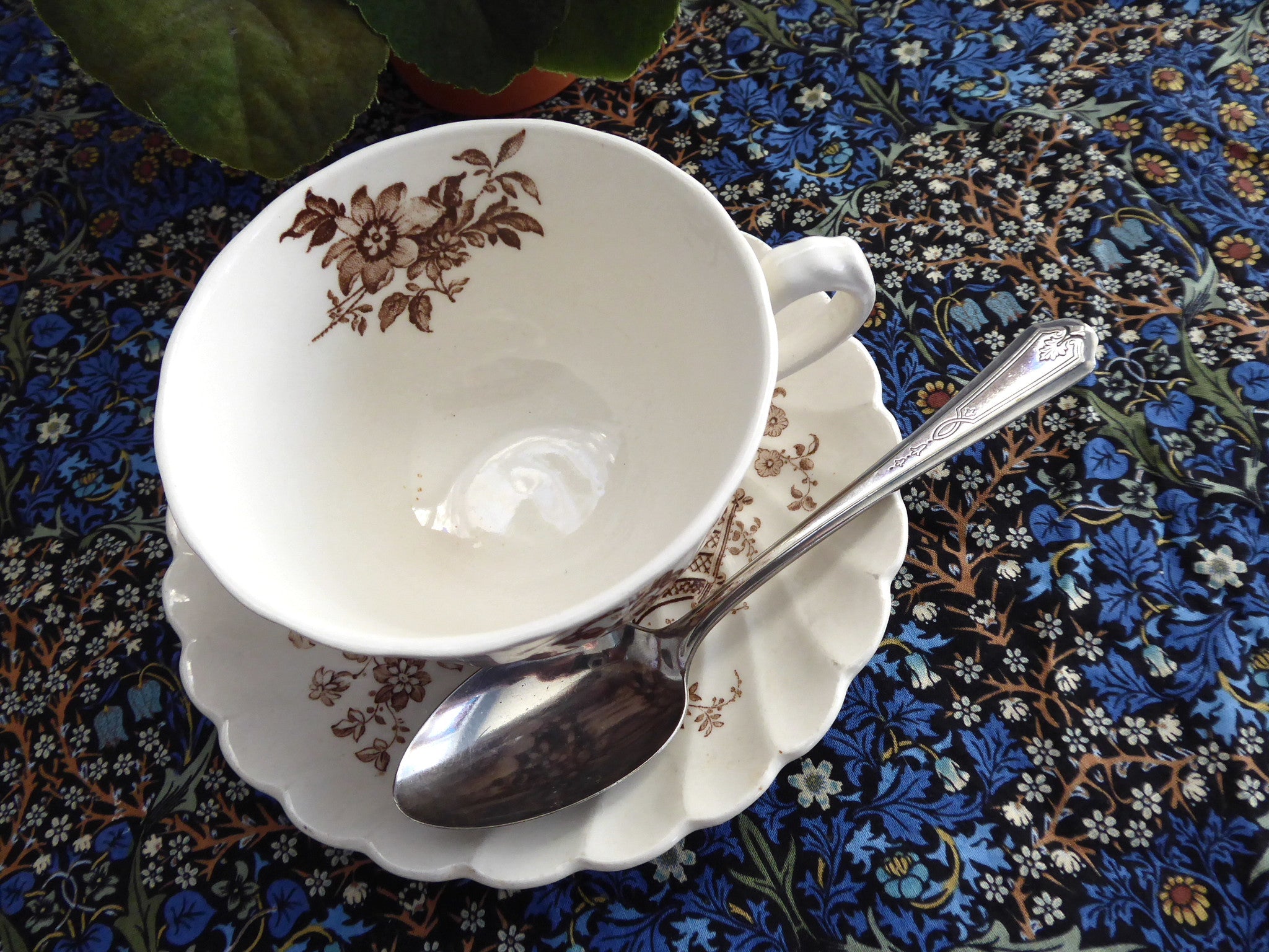 Vintage Oneida Beverly Teaspoon Set - 1920s Leaf & Bellflower Design, Duro Plate Silverware for Afternoon Tea, Dessert, and Elegant Dining