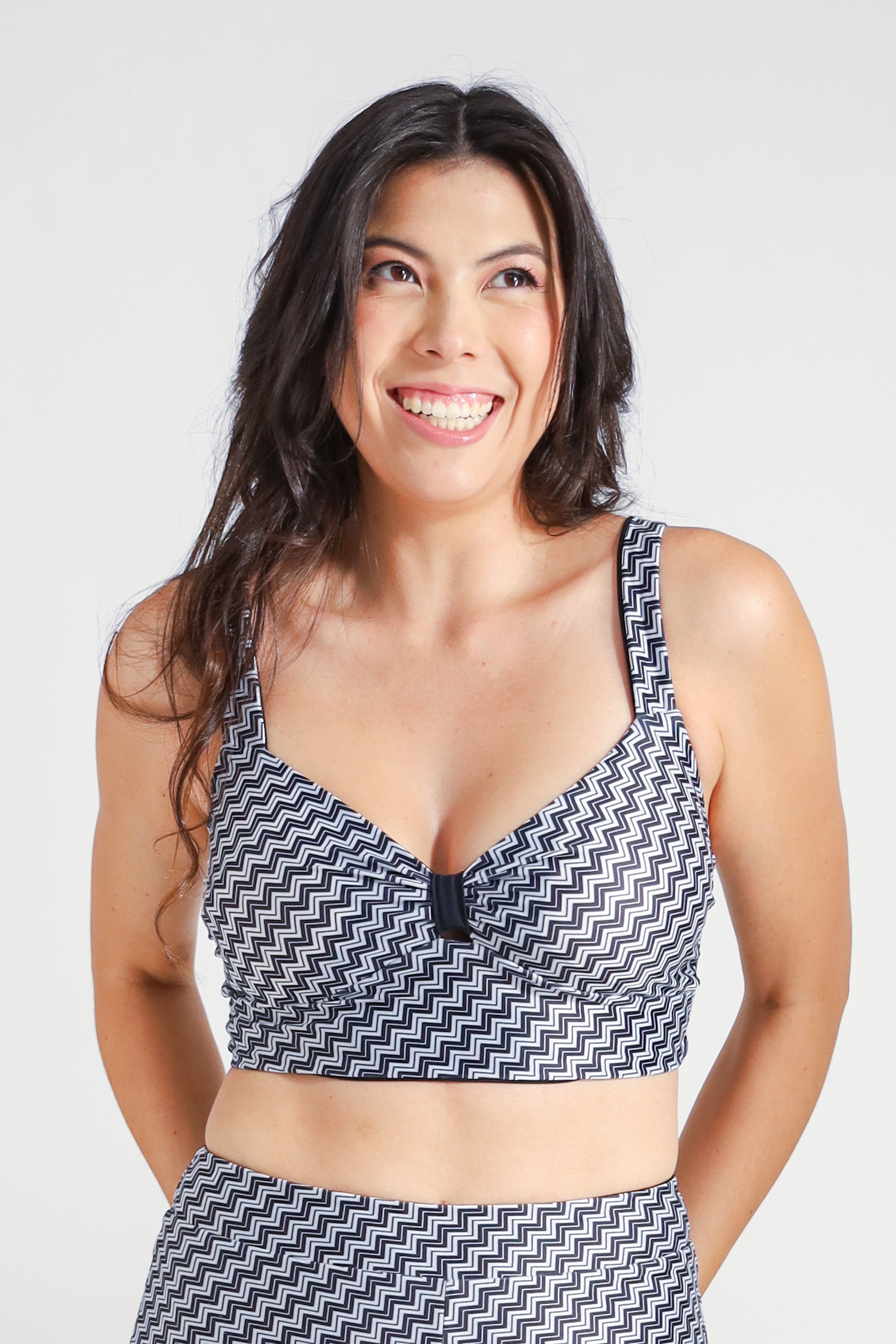 Desaru Sculpting Crop Bikini Top - Reversible Black & Zig Zag Print - Perfect for Beach Vacations, Pool Parties & Summer Getaways