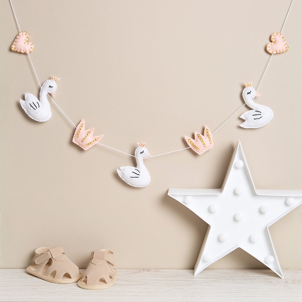 DIY Swan Garland Felt Craft Kit - Handmade Home Decor for Christmas, Baby Shower & Nursery - Perfect for Holiday Parties, Wall Decor and Gift Making