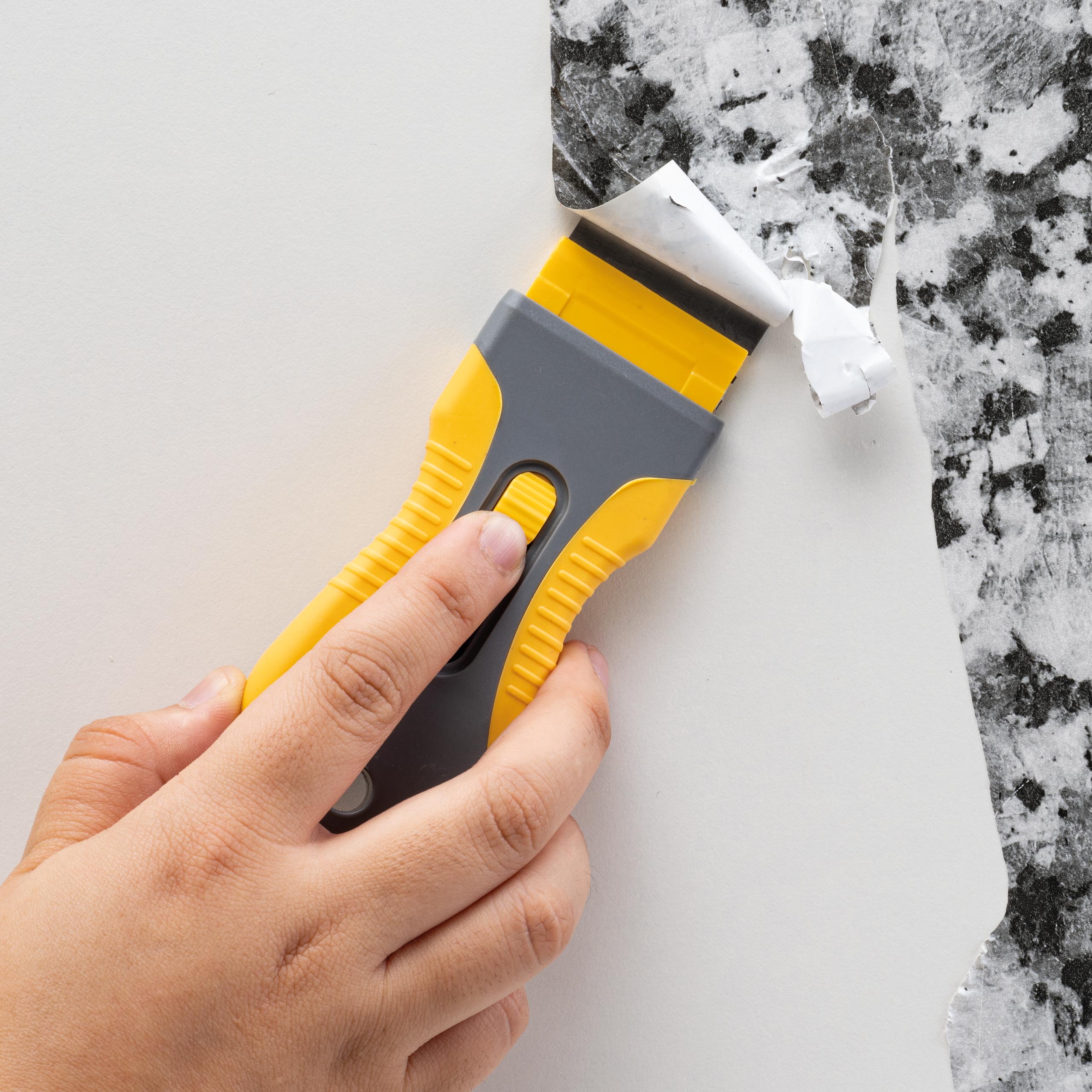 Retractable Scraper - Extendable Cleaning Tool for Kitchen, Bathroom, and Outdoor Use - Perfect for Grills, Tiles, and Glass Surfaces