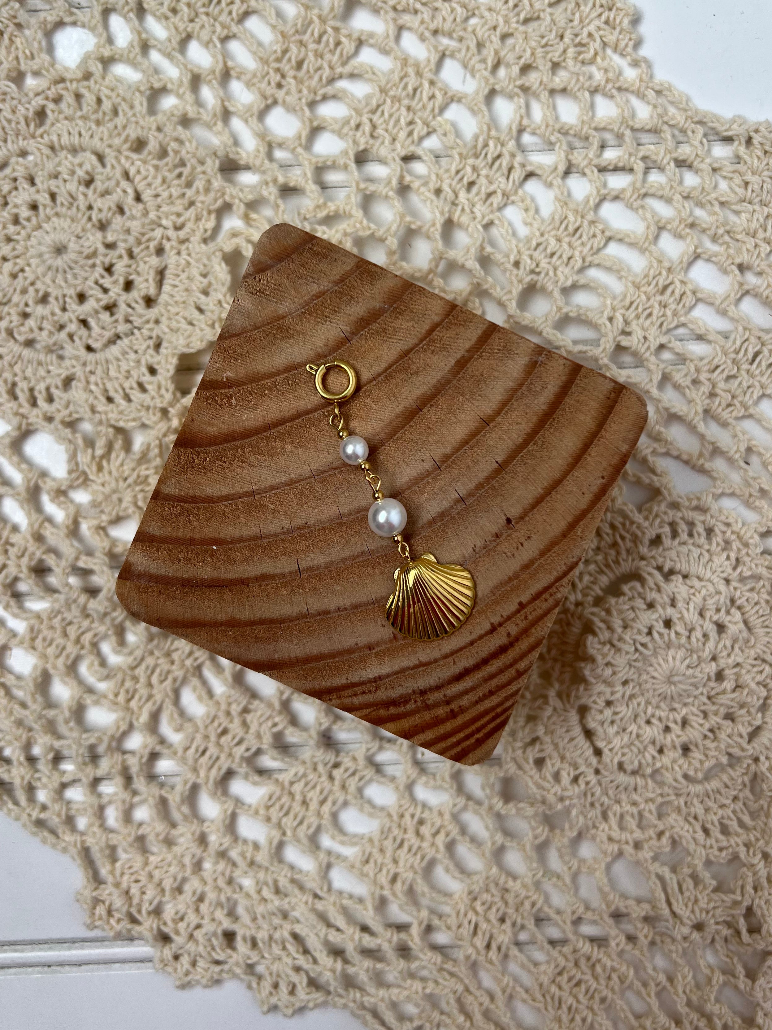 Large Bikini Shell and Pearl Hair Clip Charm - Elegant Beach Accessory for Summer Vacations, Weddings & Boho Hairstyles
