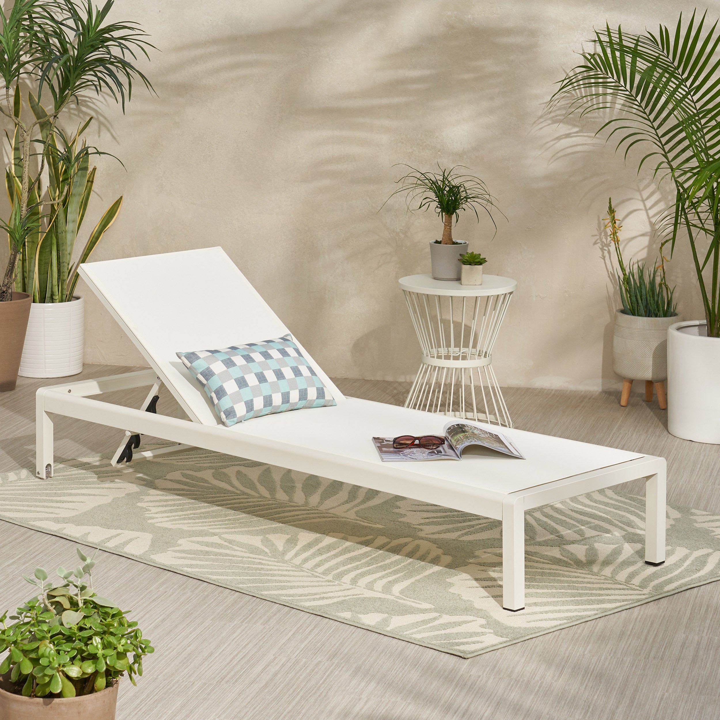 Cape Coral KD Chaise Lounge - Modern Outdoor Patio Furniture for Poolside Relaxation & Backyard Lounging