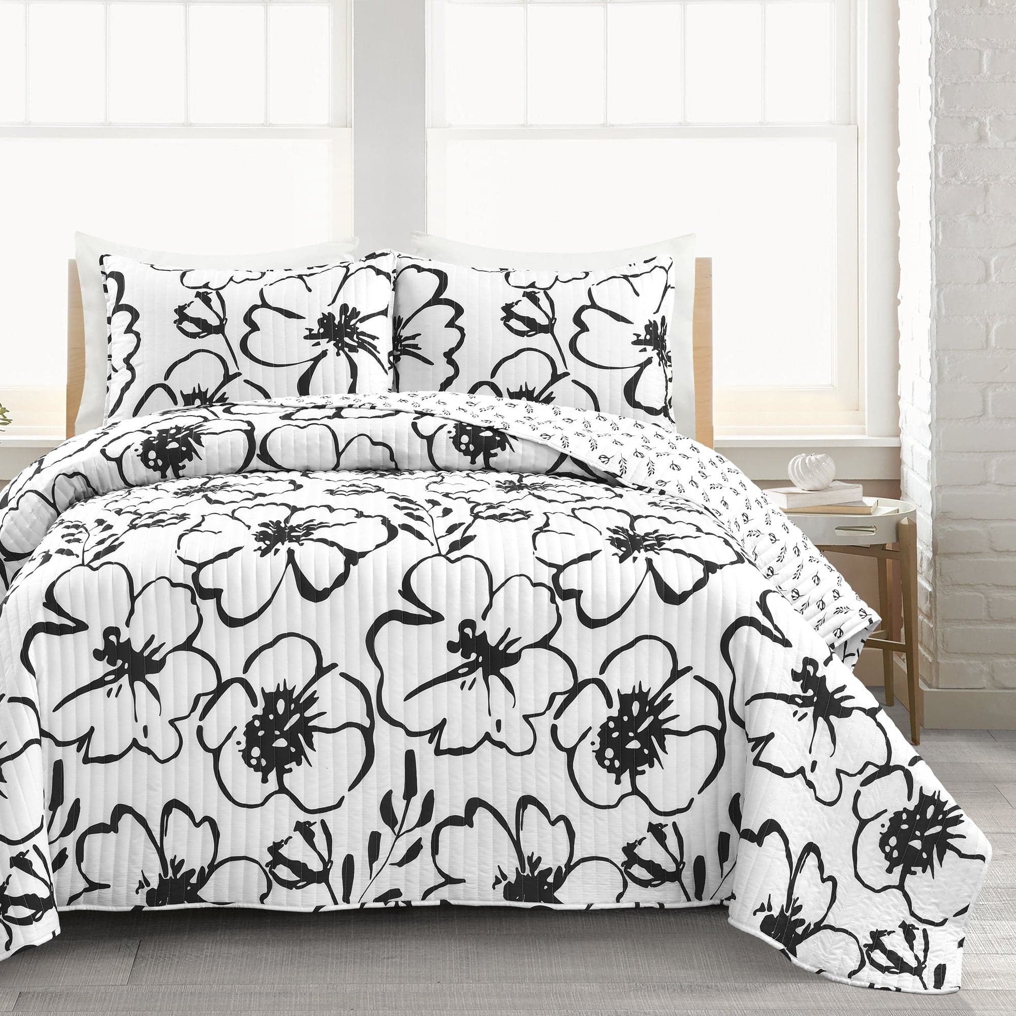 Scandinavian Floral Quilt 3 Piece Set - Soft Cotton Bedding Set with Duvet Cover, Pillow Shams & Sheet - Perfect for Master Bedroom, Guest Room & Cozy Home Decor
