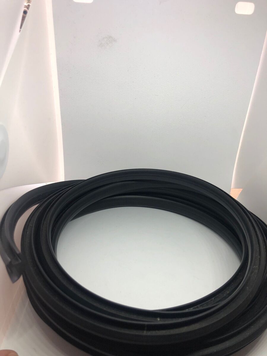 Ford Capri MK2 & MK3 Rear Window Rubber Seal Ext Bonded - Perfect for Classic Car Restoration & Weatherproofing