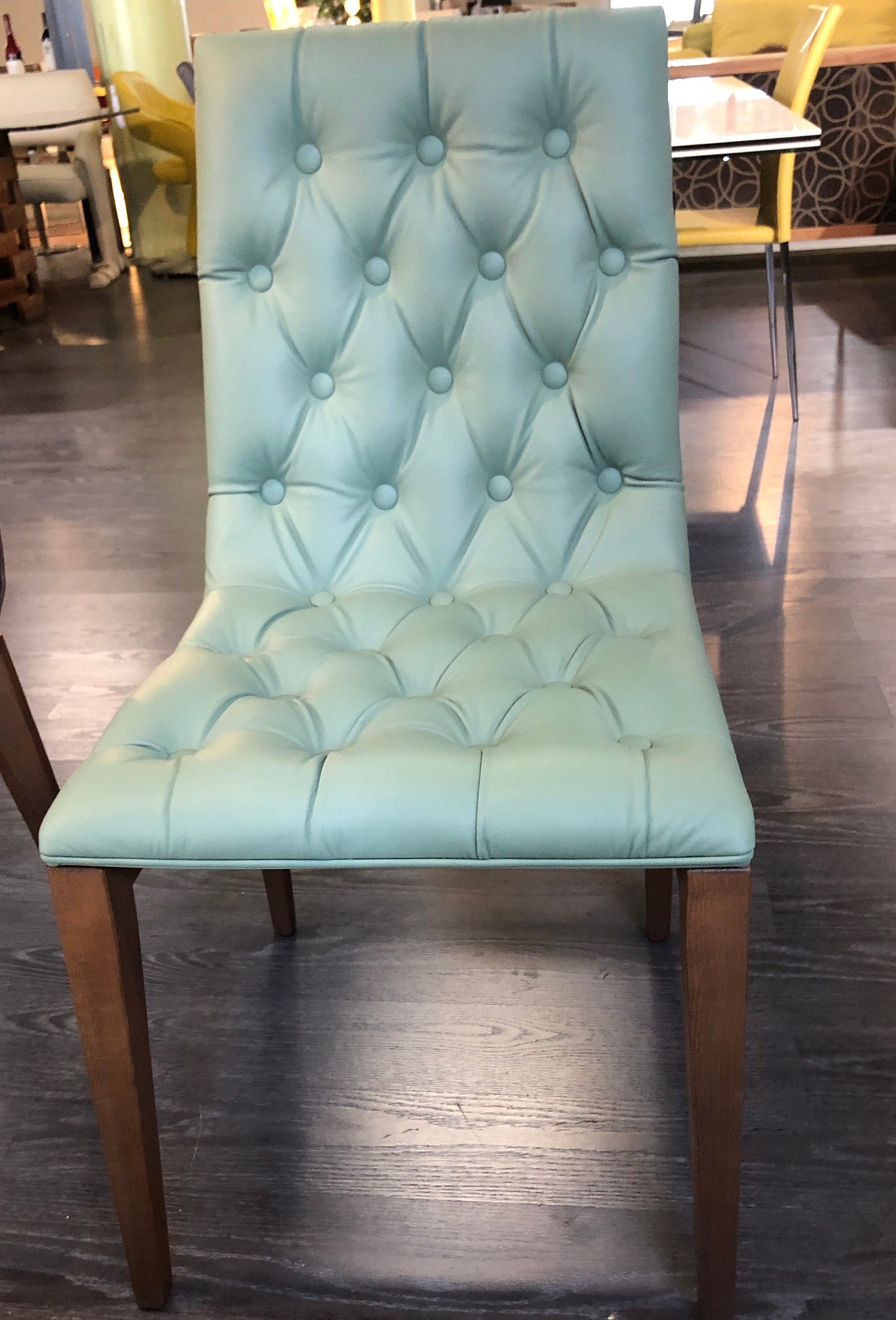BUSETTO S066 Genuine Leather Tufted Seat - Handcrafted in Italy | Premium Sofa & Living Room Furniture for Elegant Home Decor