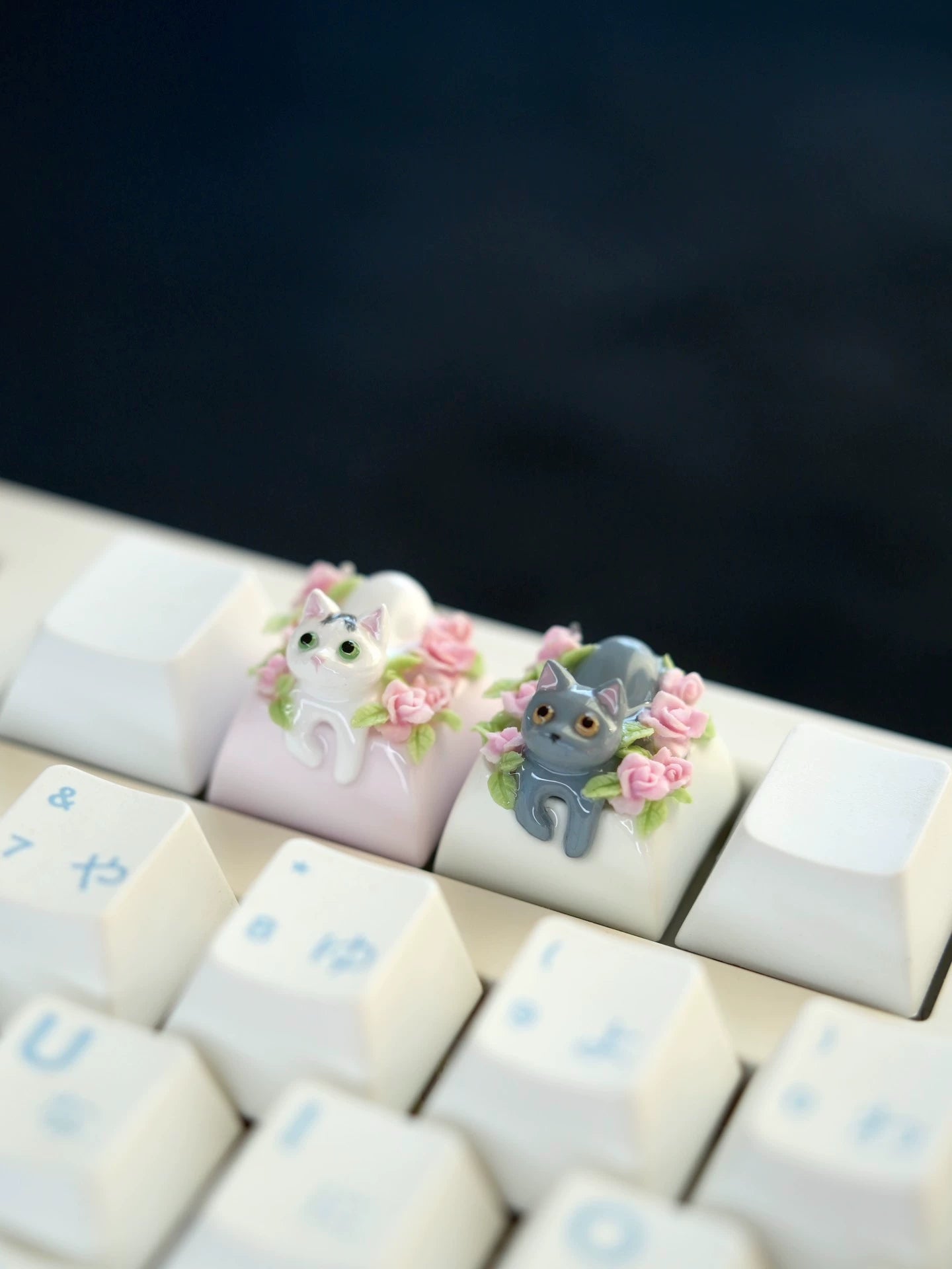 Handmade Sticky Resin Cat Keycaps - Custom Personalized Cat & Flower Keycaps for Mechanical Keyboards - Perfect for Gamers, Typists & Cat Lovers