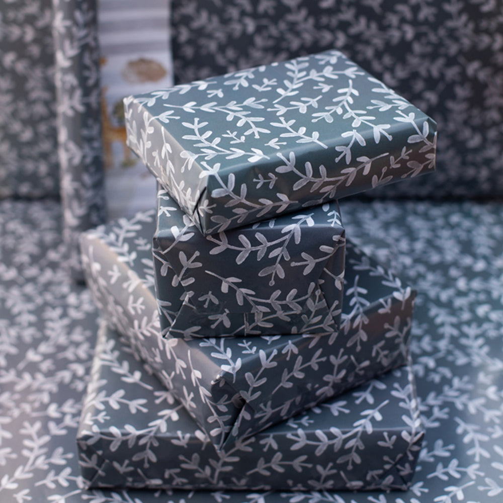 Grey Giraffe Pattern Wrapping Paper for Kids - 20 or 40 Sheets Set - Perfect for Birthday Gifts, Baby Showers & Party Decorations