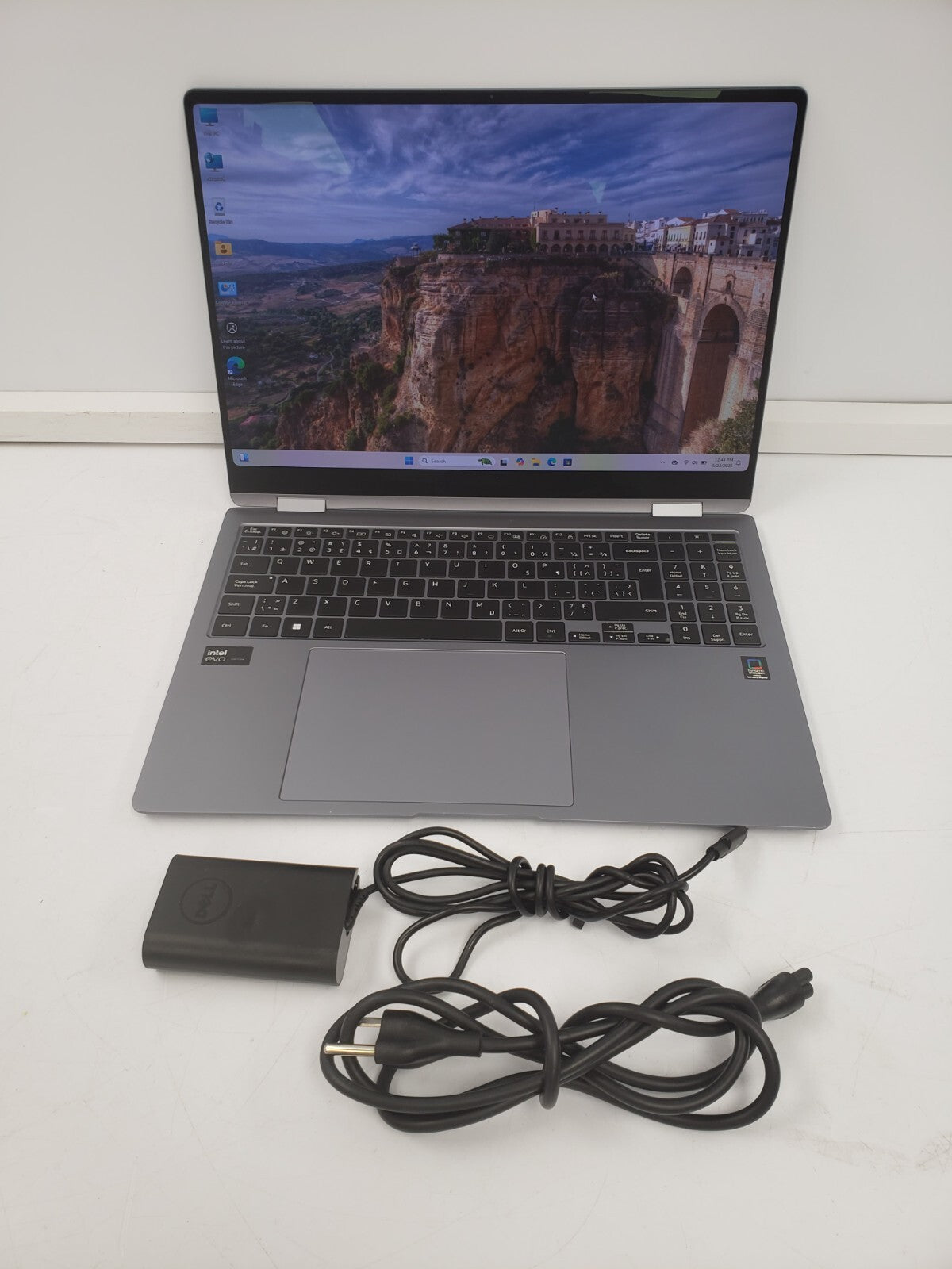Samsung NP690QGK 15.6