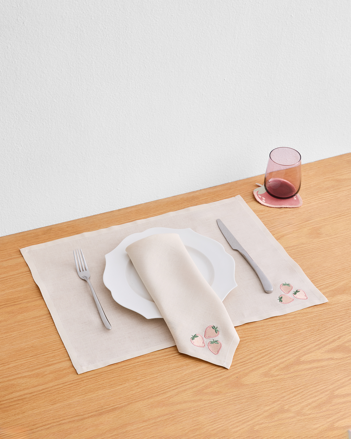 Fresh Strawberry Printed Napkins (Set of 4) - Elegant Table Setting for Dinner Parties, Picnics & Home Decor