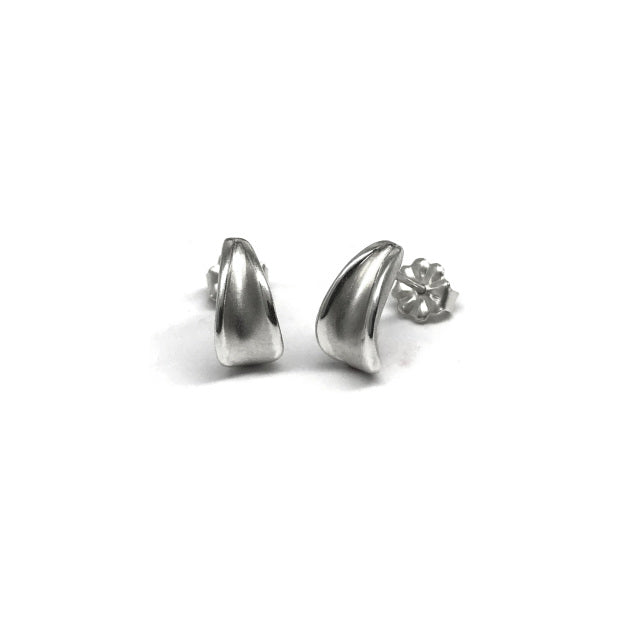 Elegant Curved Petal Stud Earrings for Women - Dainty Floral Jewelry Gift for Her - Perfect for Weddings, Date Nights & Special Occasions