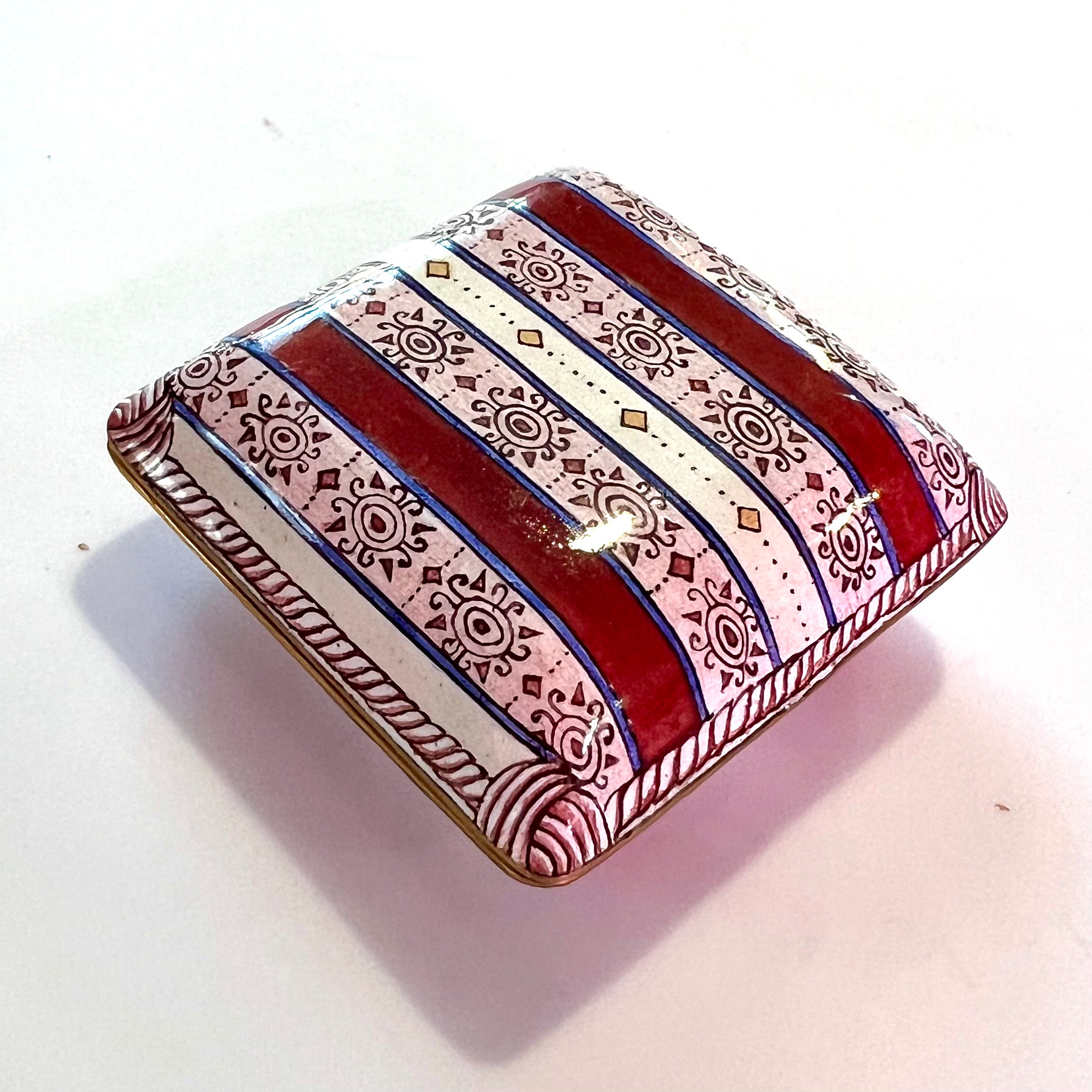 Luxury Surrey Pillow Box - Elegant Gift Packaging for Jewelry, Candles & Small Gifts | Perfect for Weddings, Birthdays & Special Occasions