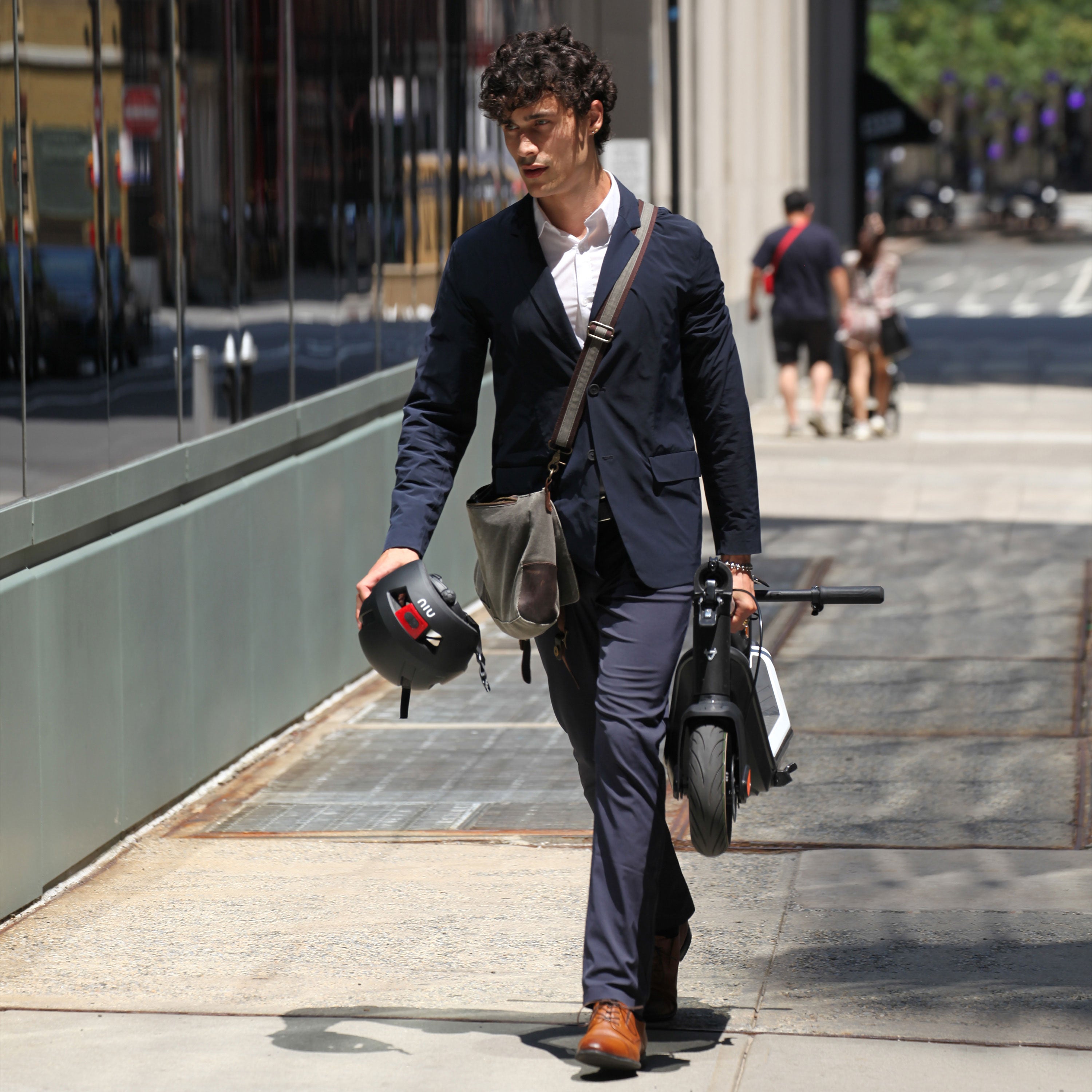 NIU KQi3 Sport Electric Scooter - 17.4mph Max Speed, 24.9 Mile Range - Portable Commuter Scooter for Adults - Perfect for Urban Travel & Short Commutes