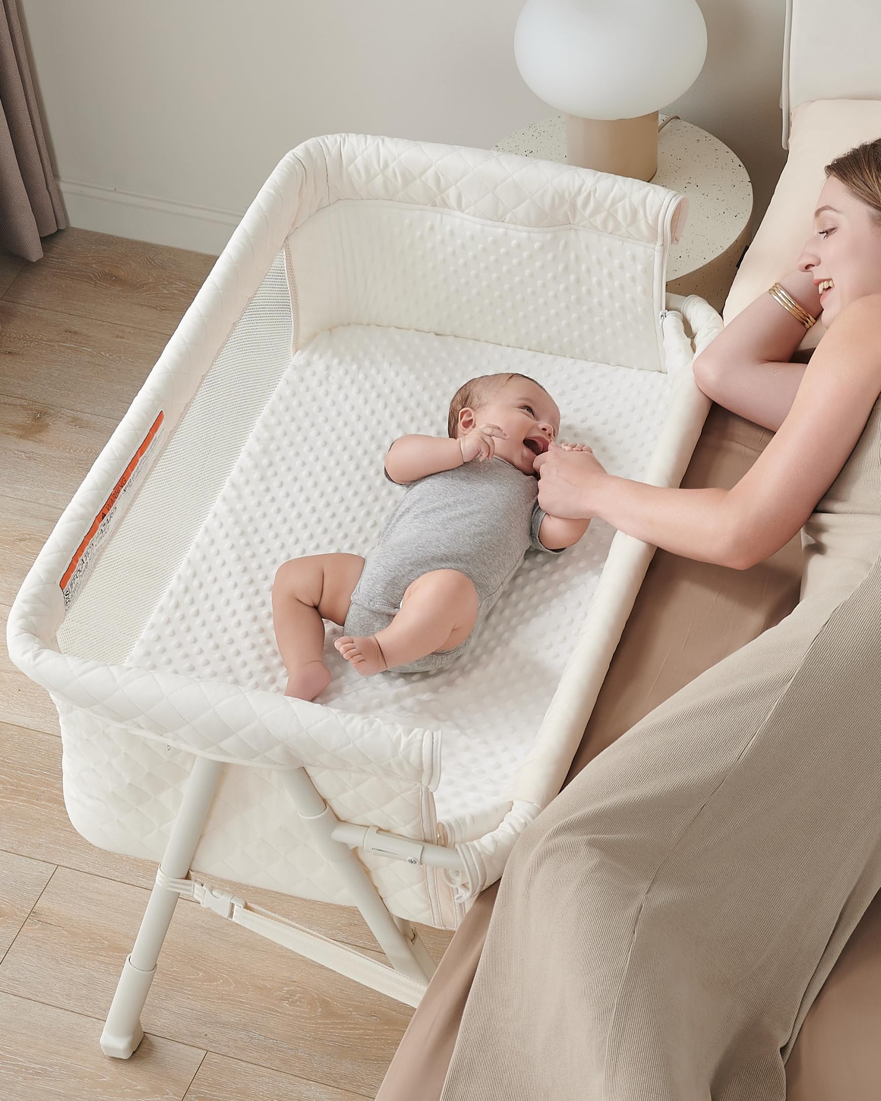 Portable Baby Bassinet Bedside Sleeper with Adjustable Height & Breathable Mesh - Safe Crib for Newborns with Auto-Lock Wheels & Comfortable Mattress - Perfect for Nursery, Bedroom Co-Sleeping & Late Night Feedings