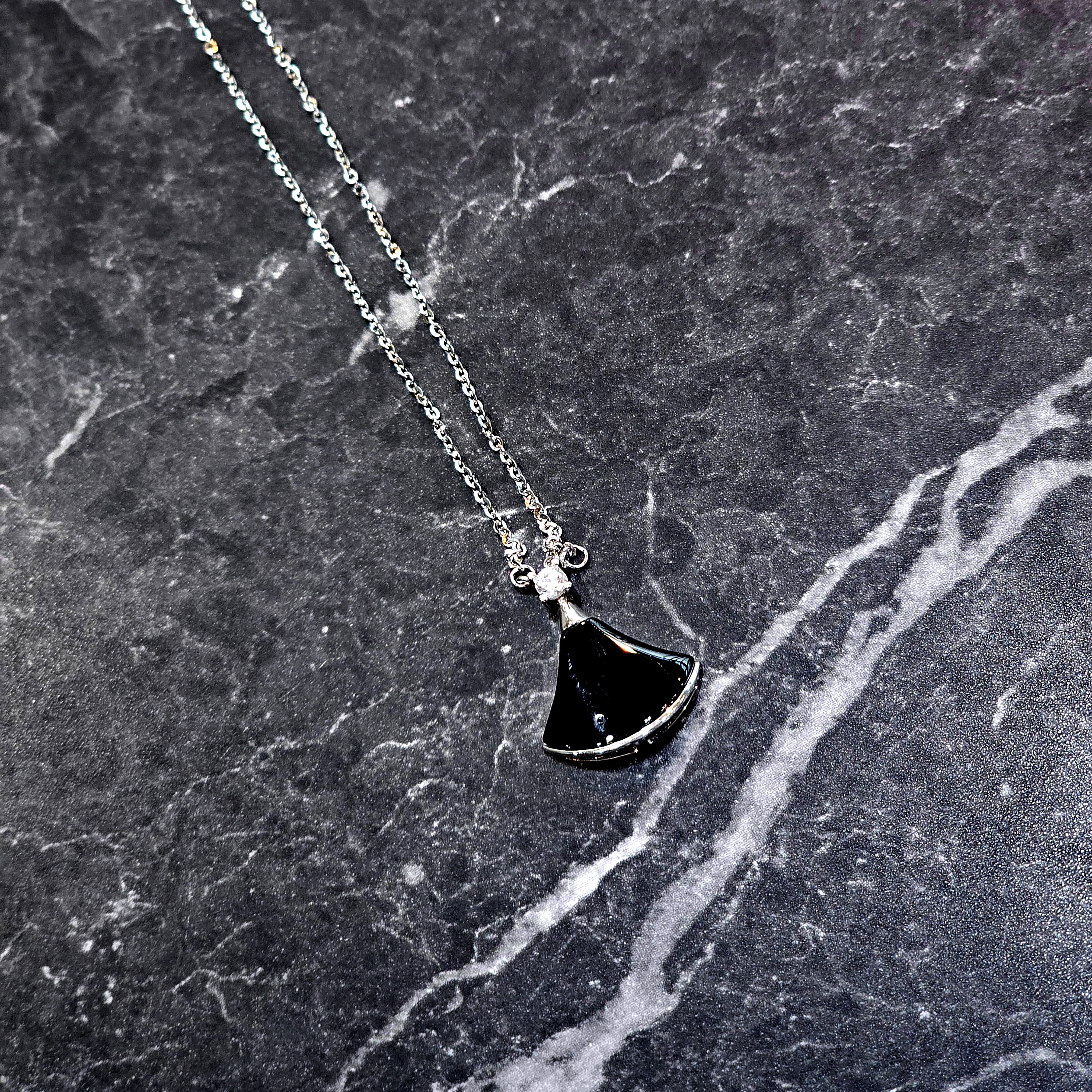 AG Collective Noir Belle Necklace - Elegant Layering Jewelry for Women, Dainty Gold Pendant Necklace for Everyday Wear, Perfect Gift for Her | Office, Date Night, Special Occasions