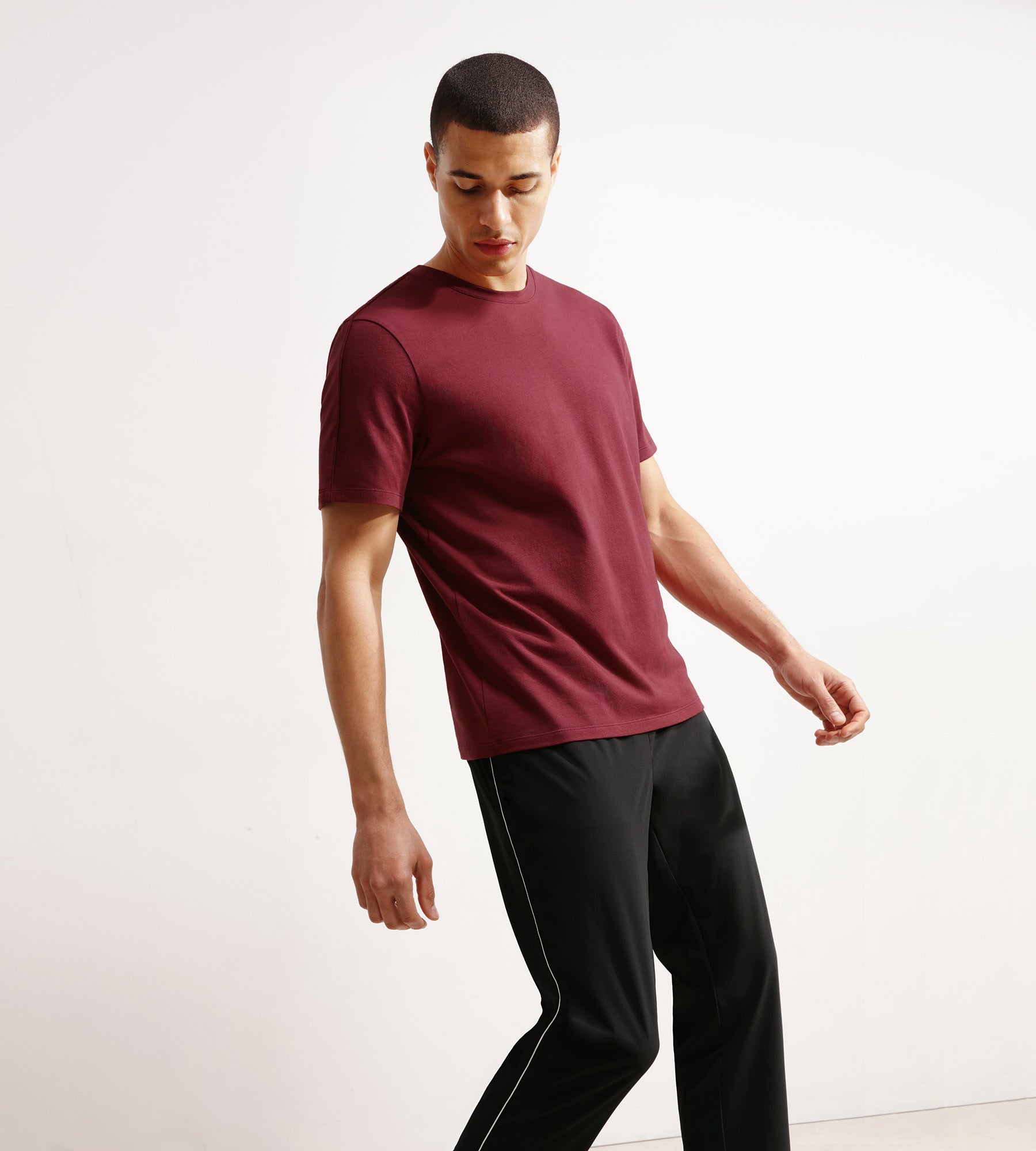 Men's Thermoregulating Bordeaux Sport T-Shirt - Breathable Jersey Fabric for Running, Gym & Outdoor Activities