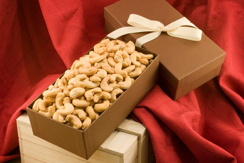 Premium Giant Whole Cashews Gift Box (Unsalted) - 16oz Bulk Raw Cashew Nuts for Gifting, Snacking & Baking | Vegan, Gluten-Free Healthy Snack for Parties, Holidays & Corporate Events