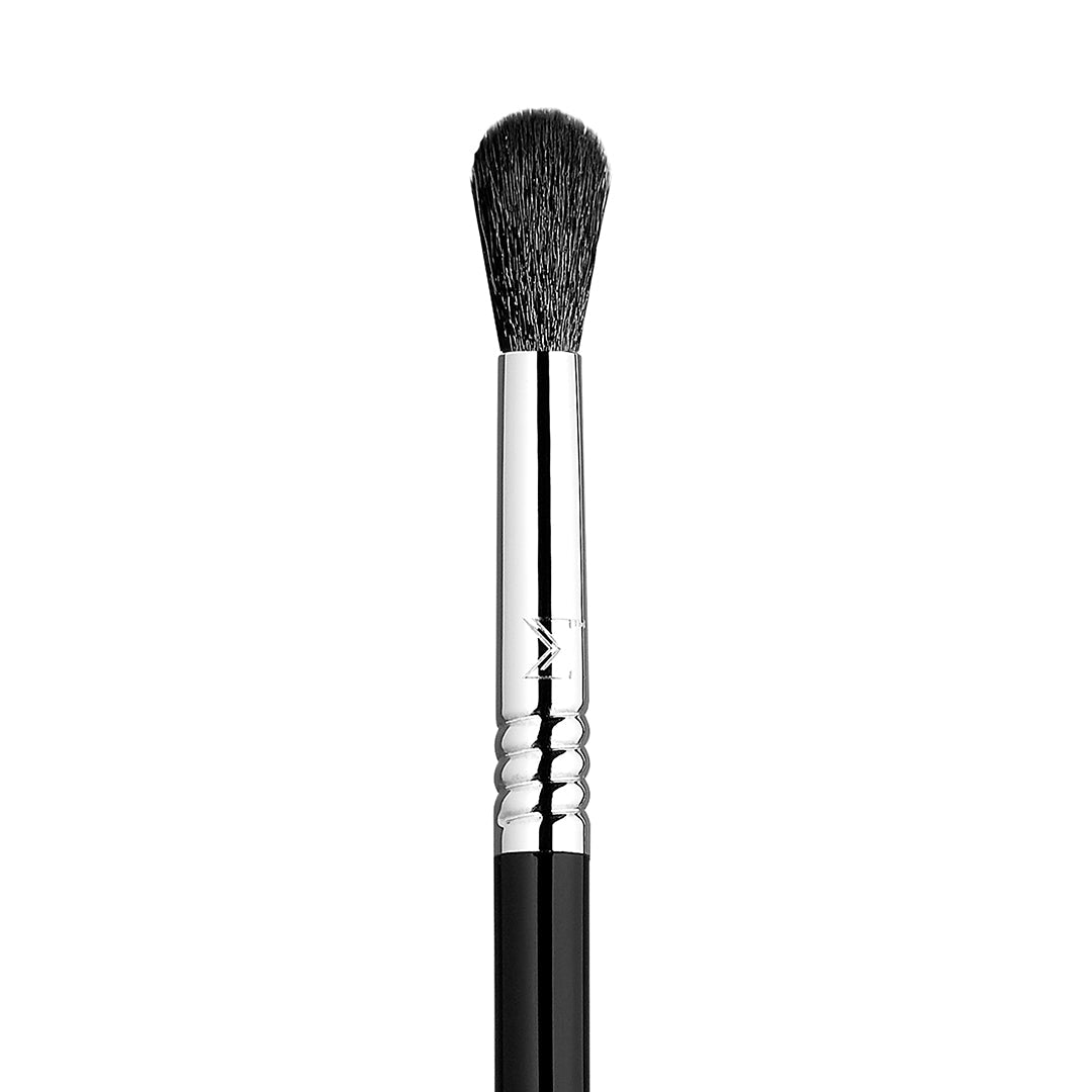 E40 Tapered Blending Brush - Professional Makeup Brush for Eyeshadow & Contouring | Soft Synthetic Bristles for Seamless Blending | Perfect for Everyday Makeup & Professional Use