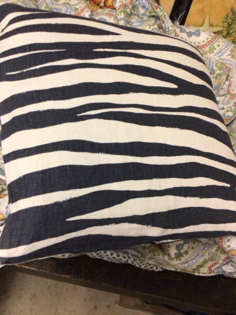 Blue and White Patterned Decorative Throw Pillow Covers - Soft & Stylish Home Decor for Living Room, Bedroom, or Sofa