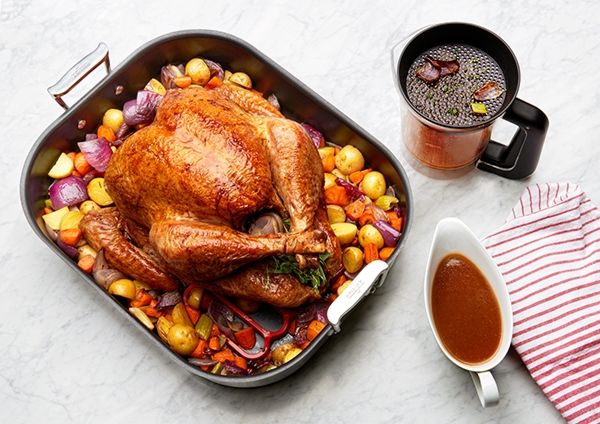 OXO Good Grips Fat Separator with Trigger - 4 Cup BPA-Free Gravy Separator for Healthy Cooking, Easy Pouring & Dripless Storage - Ideal for Thanksgiving, Roasts, Soups & Sauces