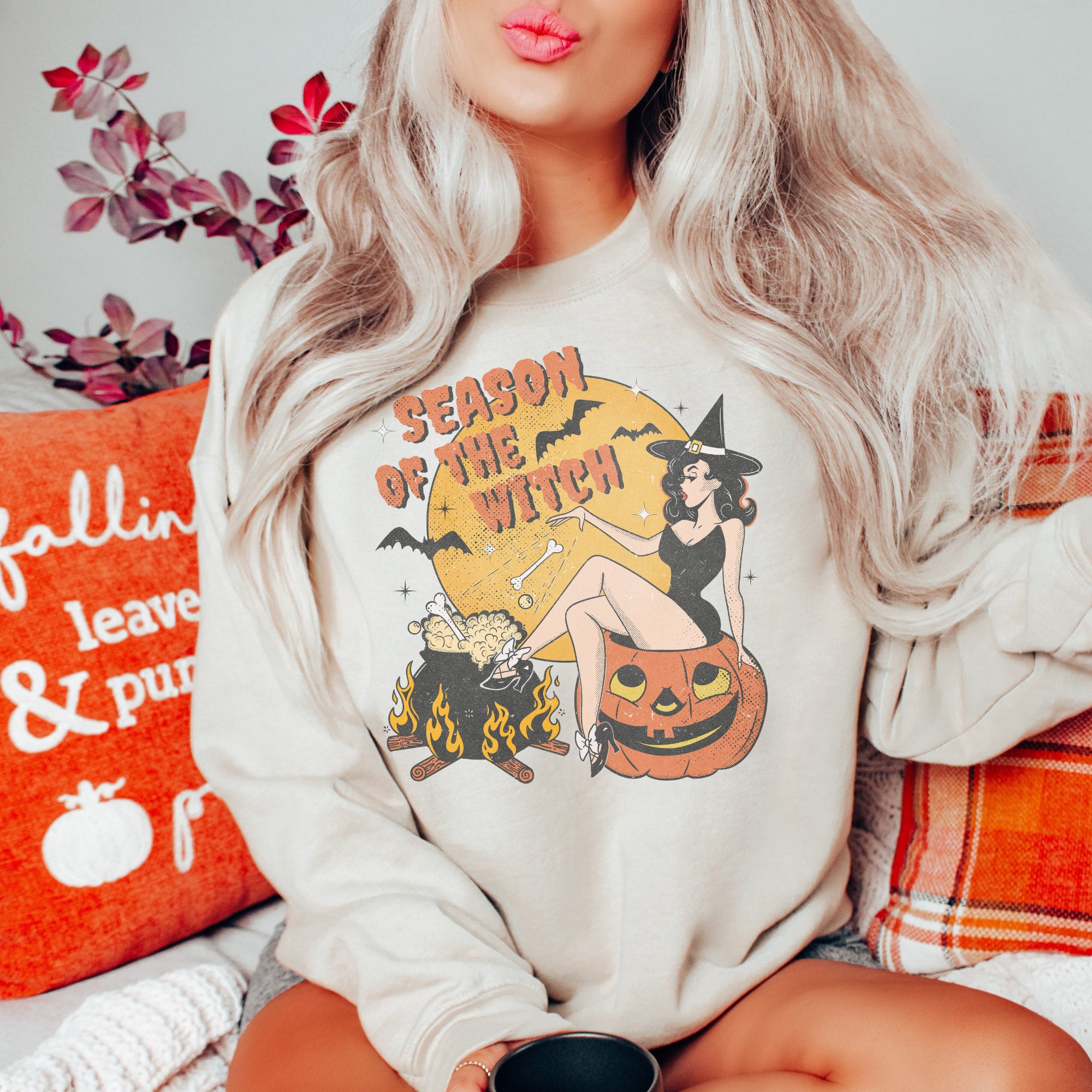 Vintage Witch Halloween Sweatshirt - Salem Witches Retro Crewneck - Witchy Clothing & Costume for Women - Perfect for Halloween Parties, Witch-Themed Events & Spooky Season Outfits