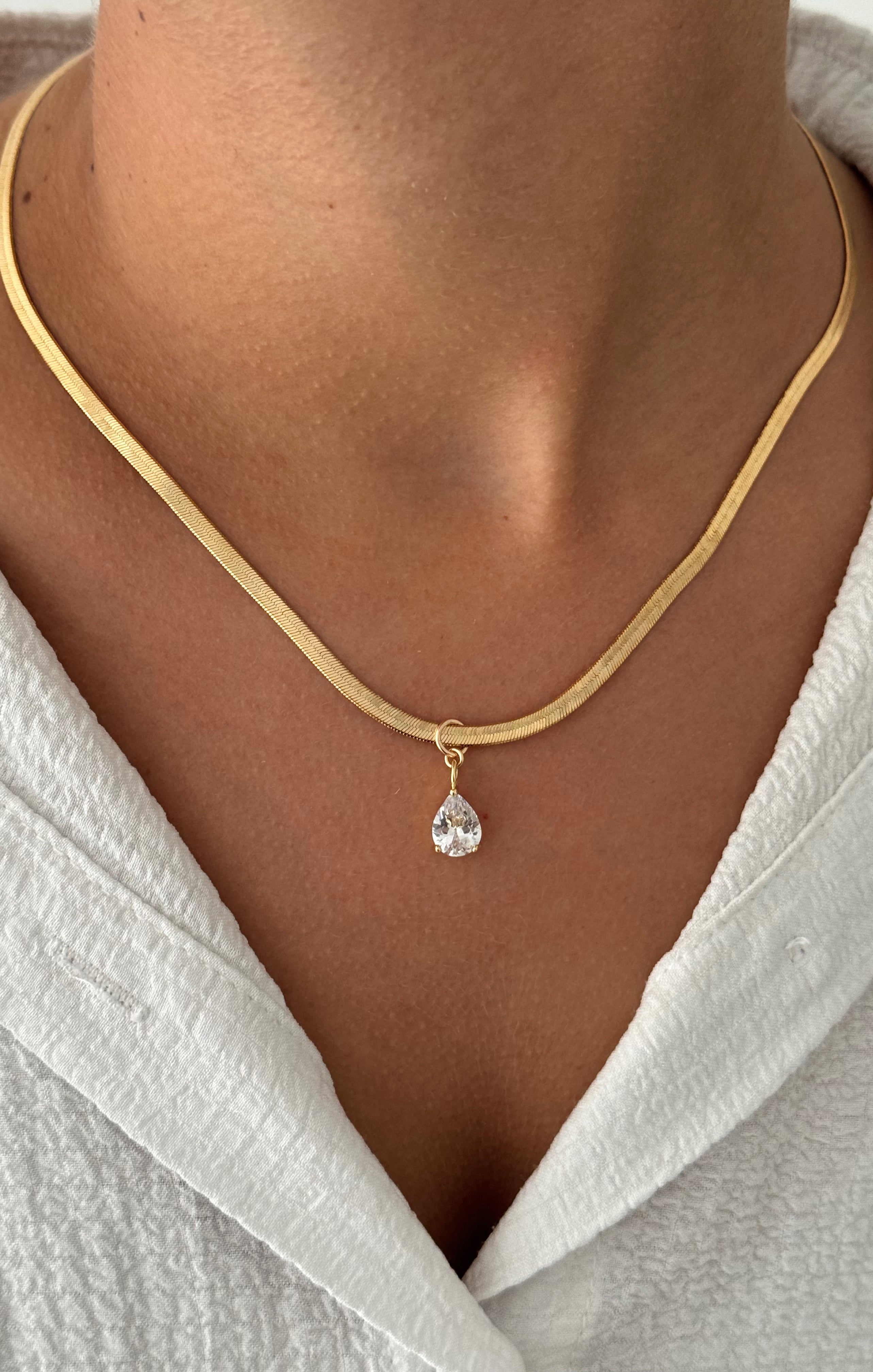 ALV Jewels Patrice Necklace - 14K Gold Plated Elegant Pendant Necklace for Women, Perfect for Weddings, Parties & Everyday Wear