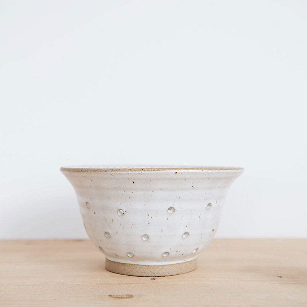 Ceramic Speckled Berry Bowl - Elegant Fruit Serving Dish for Breakfast, Dessert & Table Decor - Perfect for Berries, Snacks & Entertaining